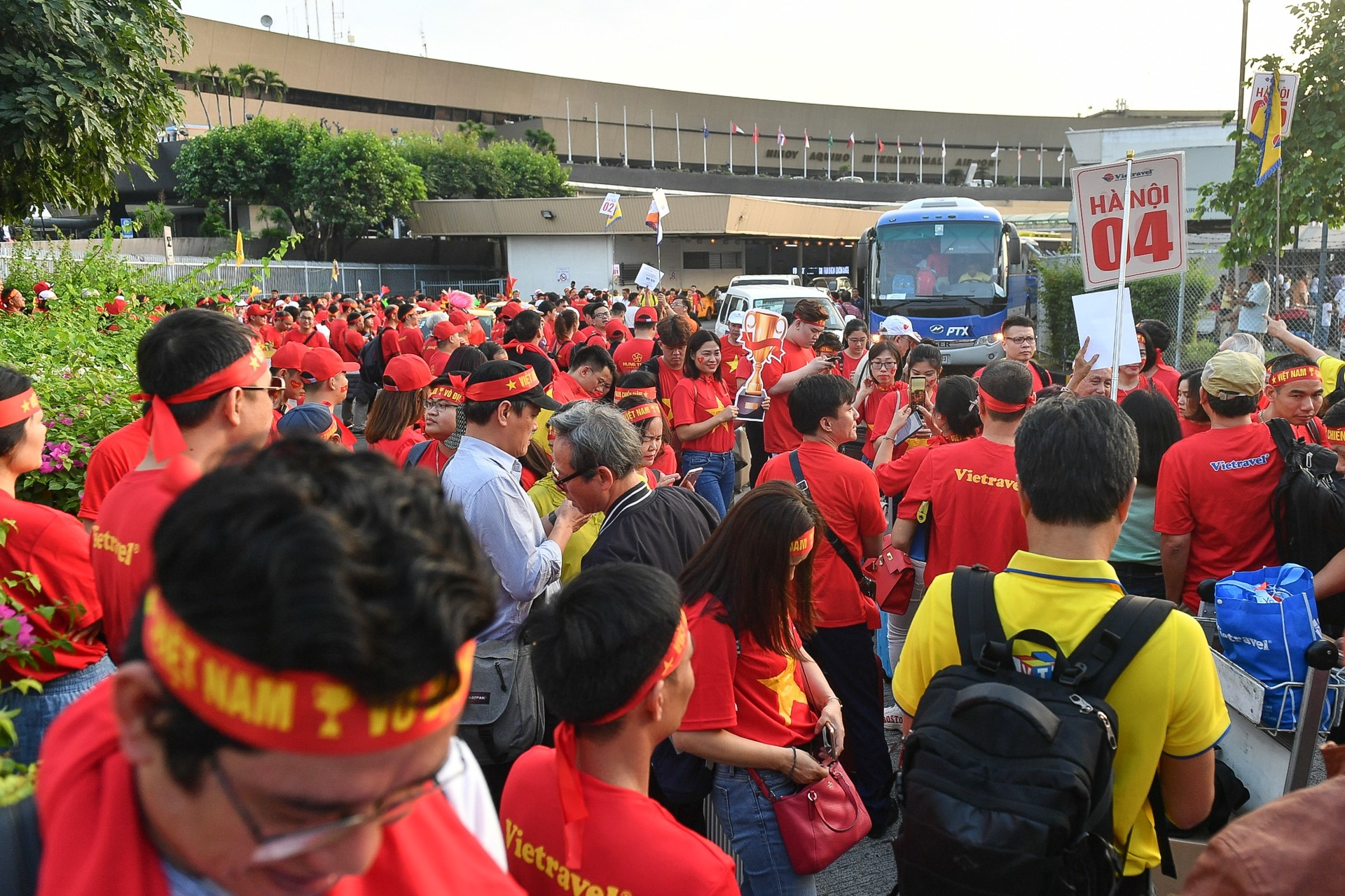 CDV Viet Nam tien ve san Rizal Memorial truoc gio bong lan hinh anh