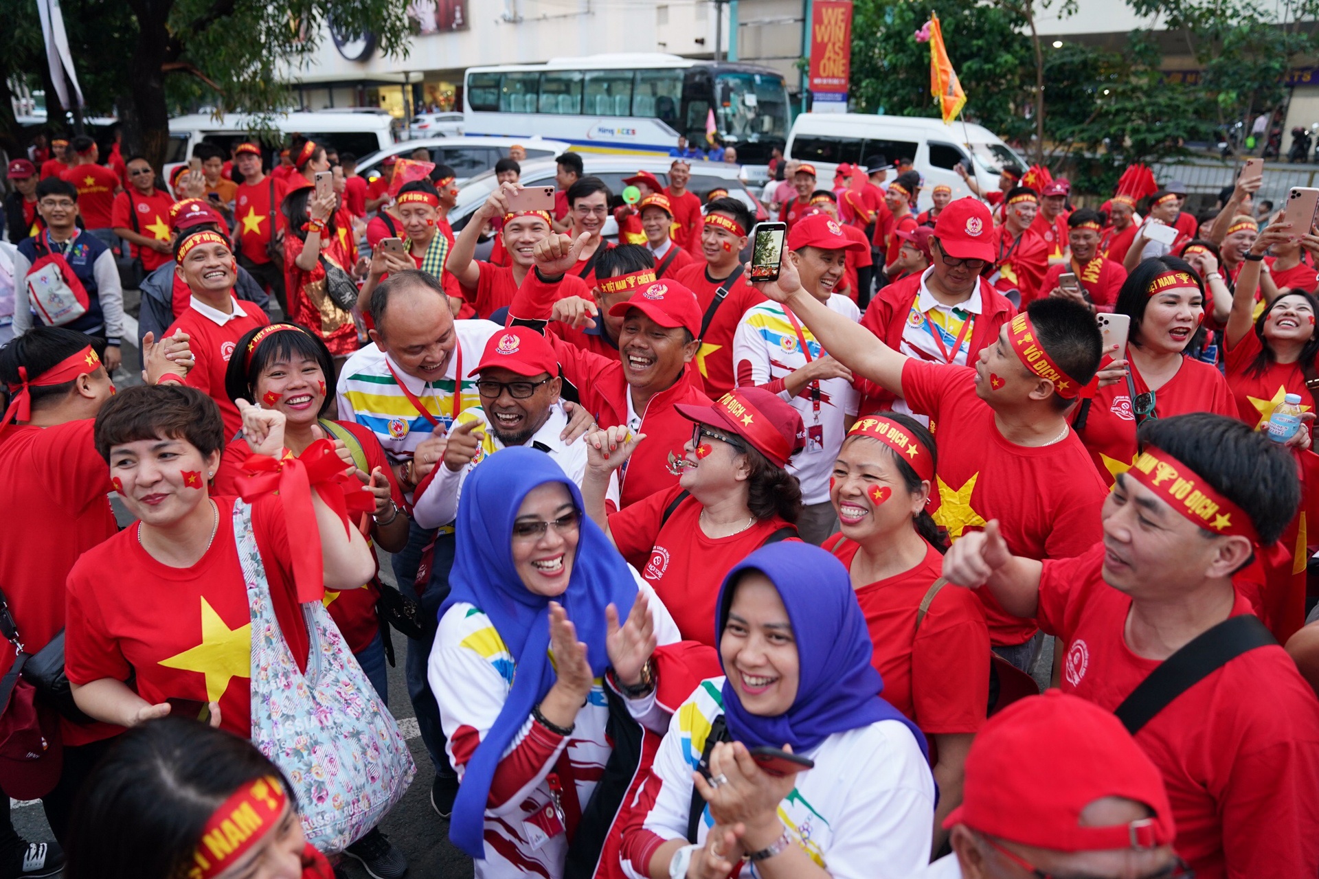CDV Viet Nam tien ve san Rizal Memorial co vu cho U22 anh 4