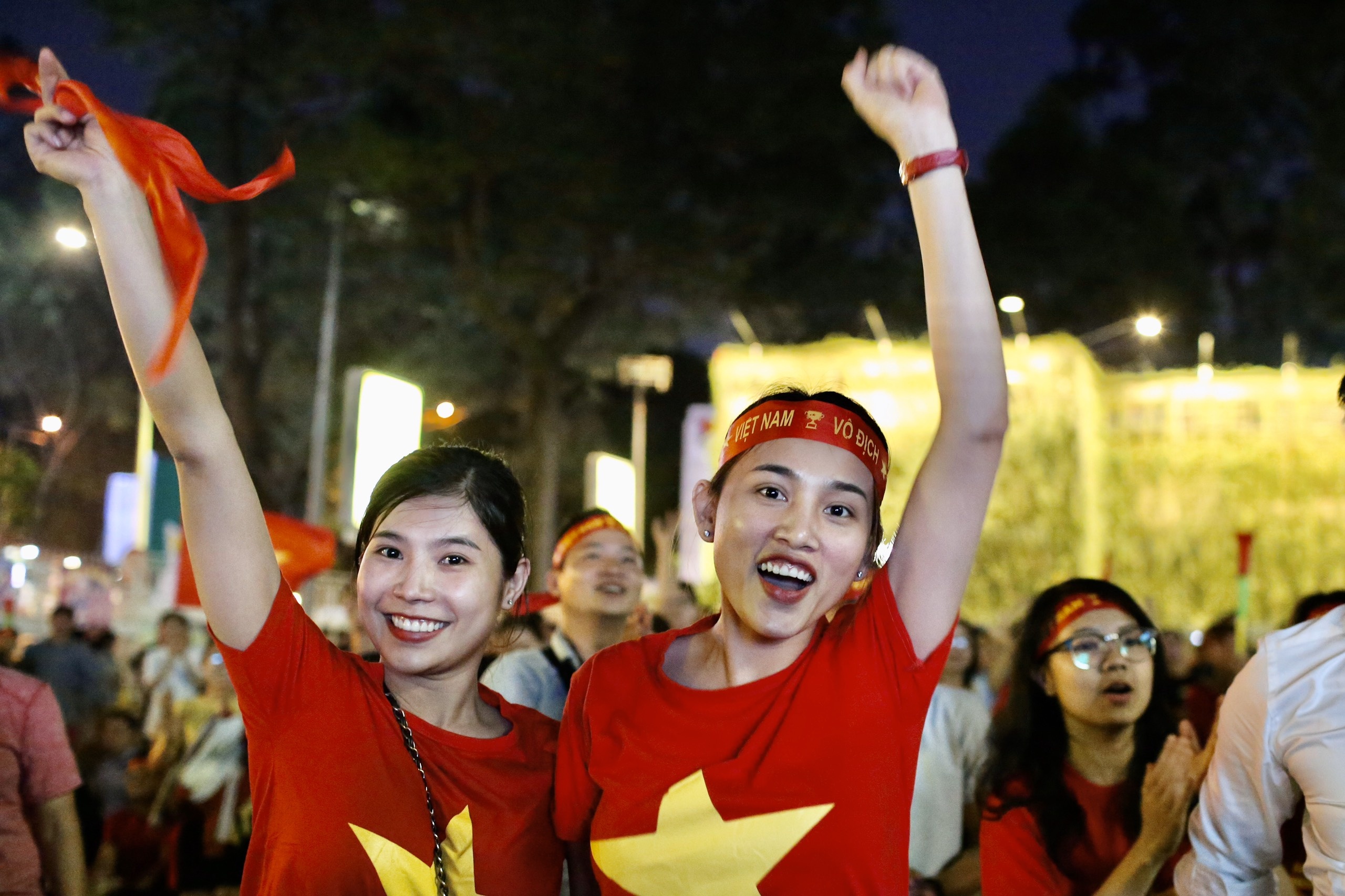 Nguoi Sai Gon xem chung ket bong da o pho di bo anh 18