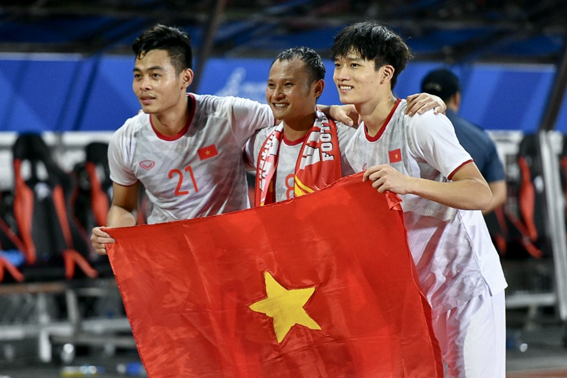 Khoanh khac lich su cua bong da Viet lan dau cham tay vao cup vang anh 13