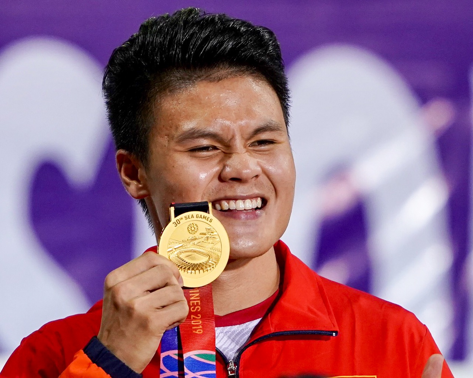 Khoanh khac lich su cua bong da Viet lan dau cham tay vao cup vang anh 11