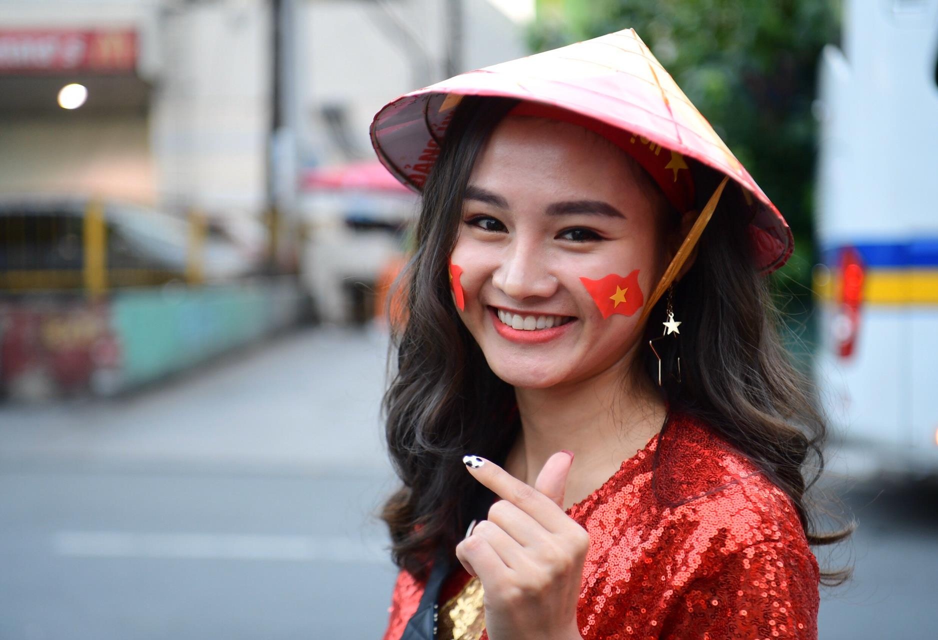 CDV Viet Nam tien ve san Rizal Memorial truoc gio bong lan hinh anh