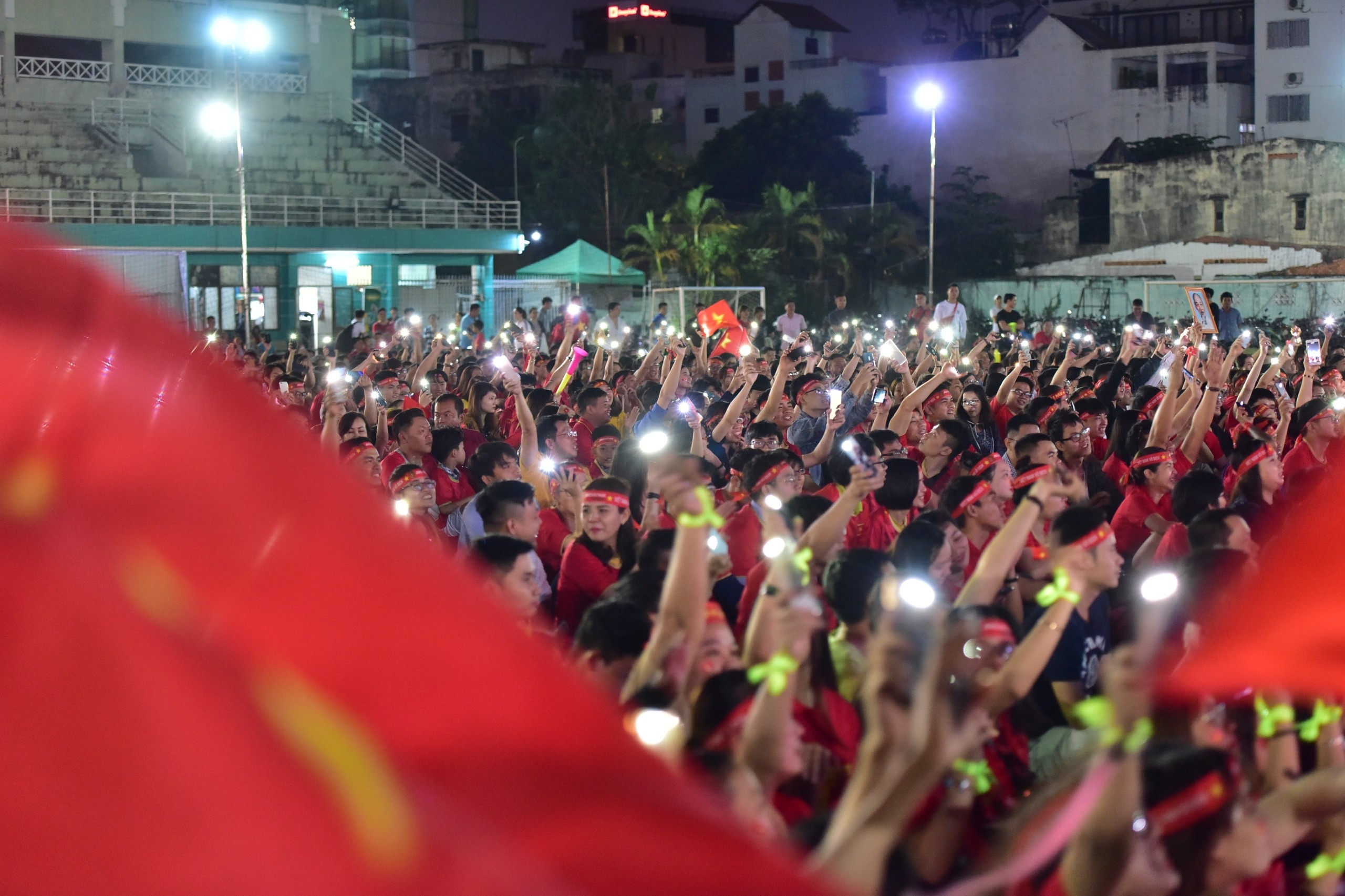Nguoi Sai Gon xem chung ket bong da o pho di bo anh 14