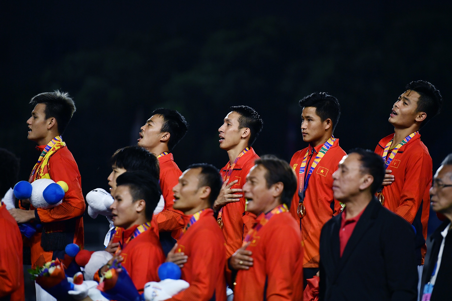 Khoanh khac lich su cua bong da Viet lan dau cham tay vao cup vang anh 1