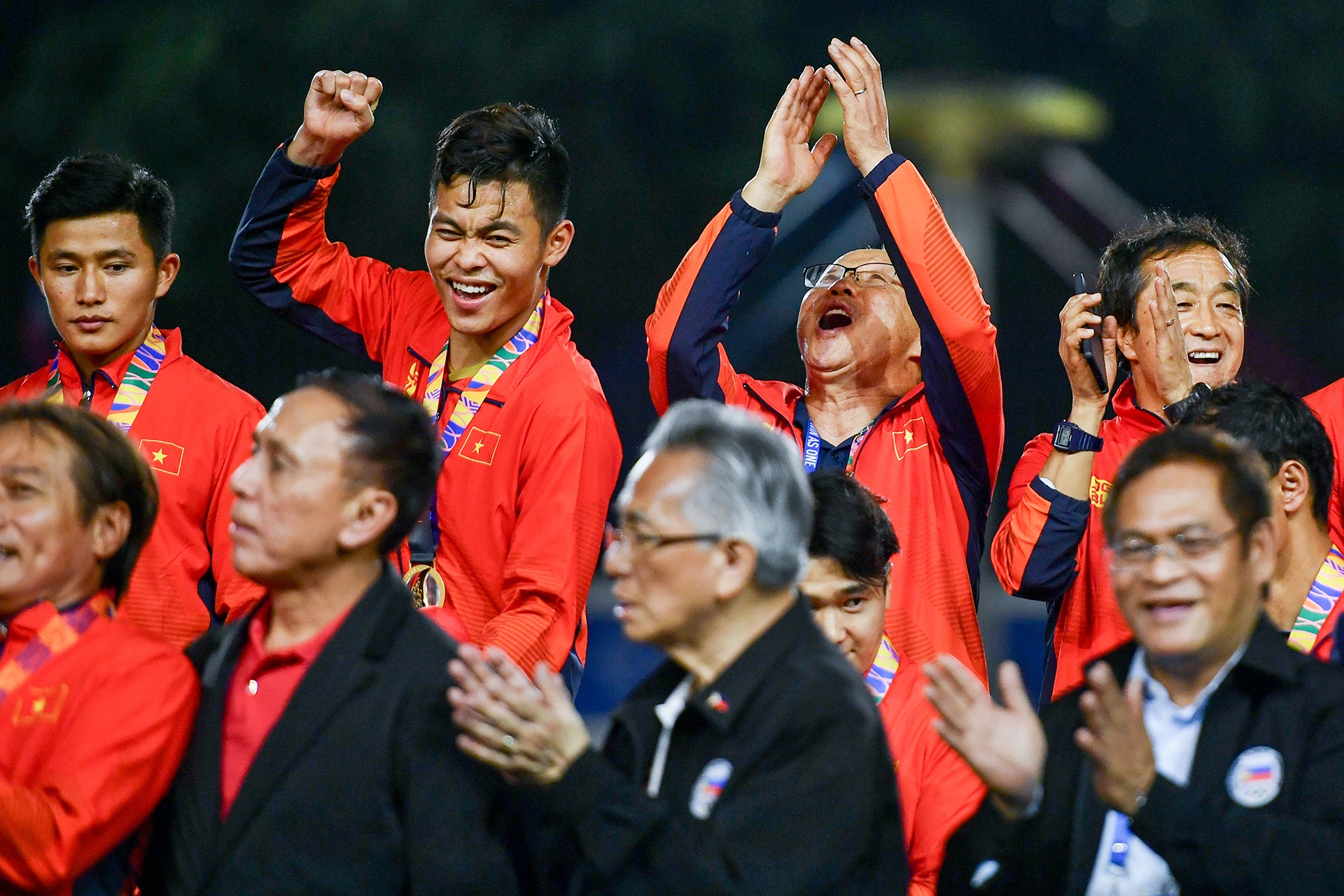 Khoanh khac lich su cua bong da Viet lan dau cham tay vao cup vang anh 2