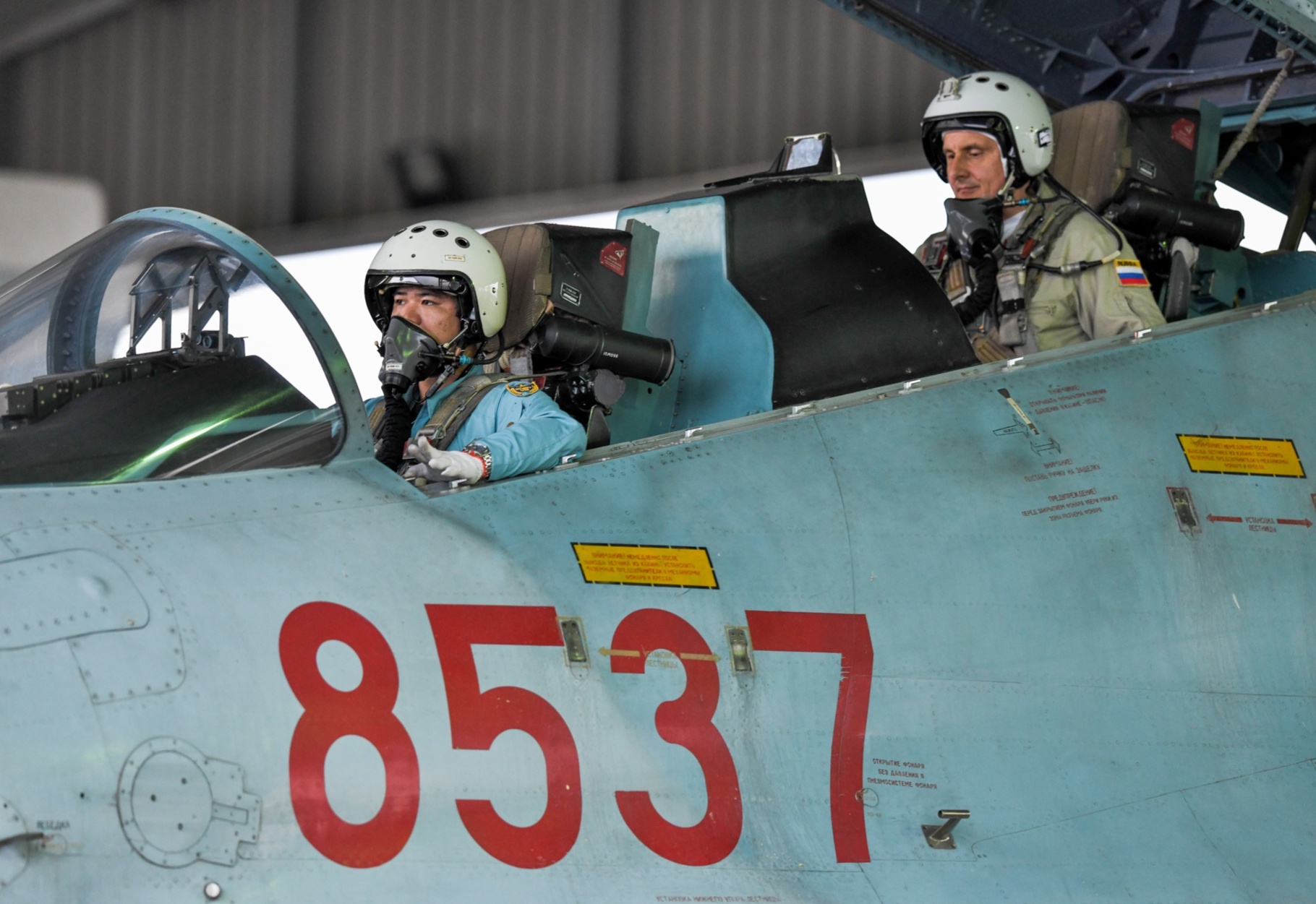 Mot ngay trong 'hang o ho mang chua' Su-30MK2 hinh anh