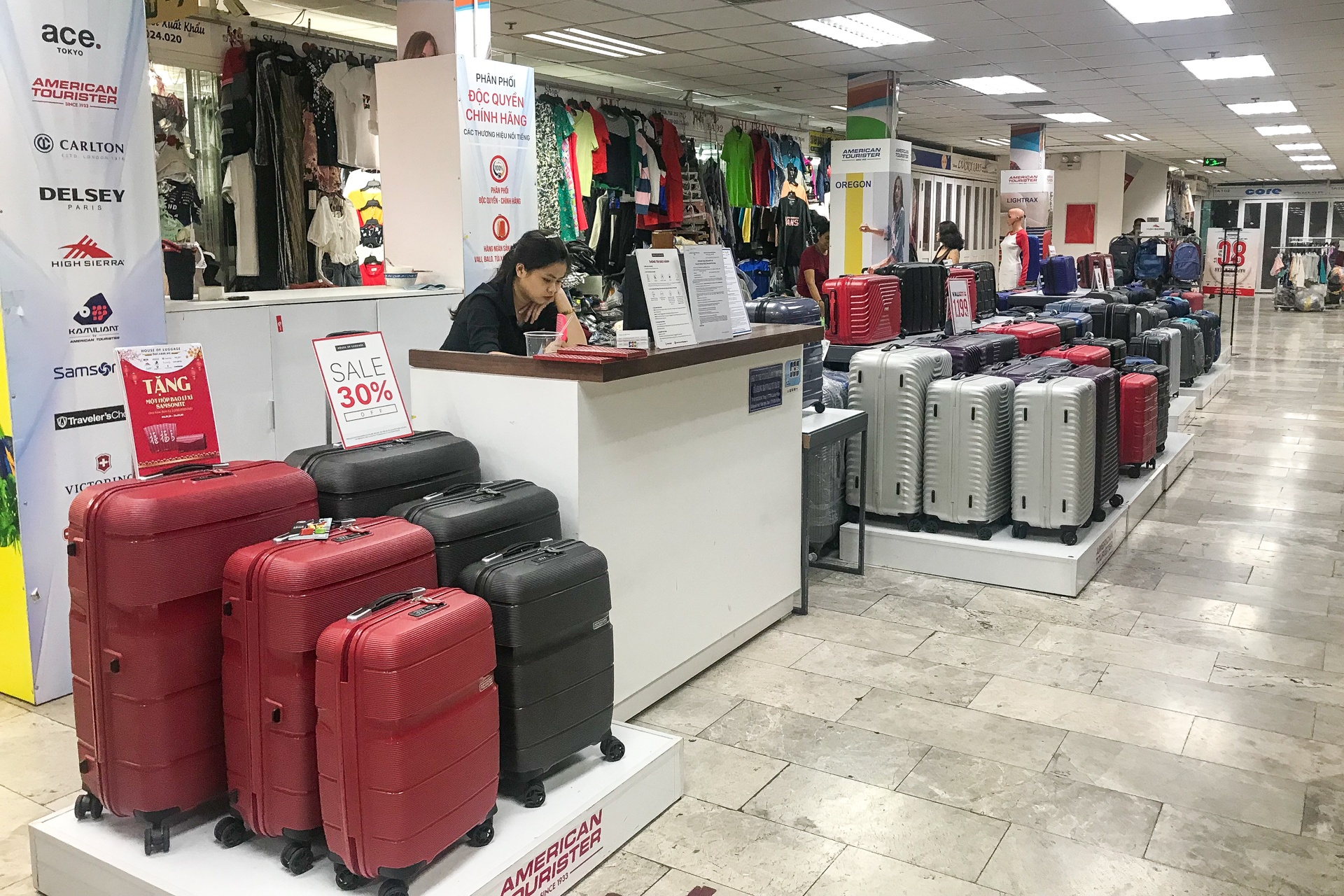 hàng nhái nhan nhản ở TP HCM ảnh 12 hang nhai nhan nhan o TP HCM anh 12