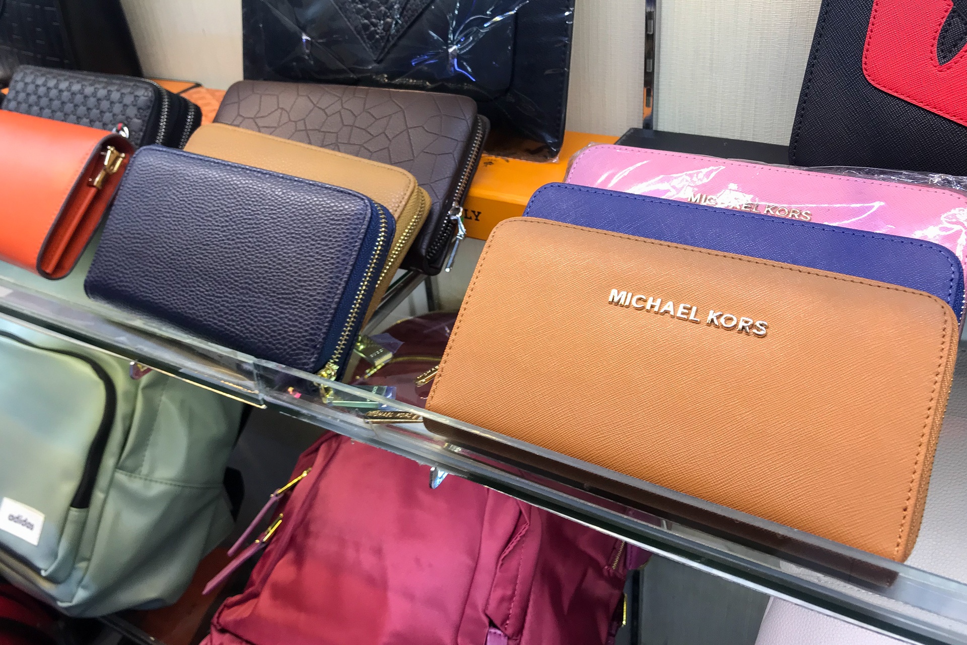 hàng nhái nhan nhản ở TP HCM ảnh 5 hang nhai nhan nhan o TP HCM anh 5