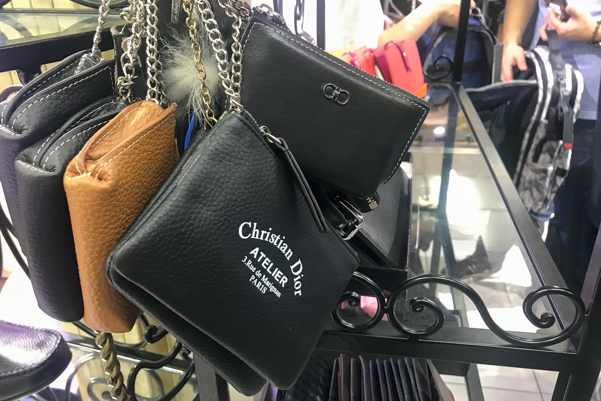 hàng nhái nhan nhản ở TP HCM ảnh 4 hang nhai nhan nhan o TP HCM anh 4