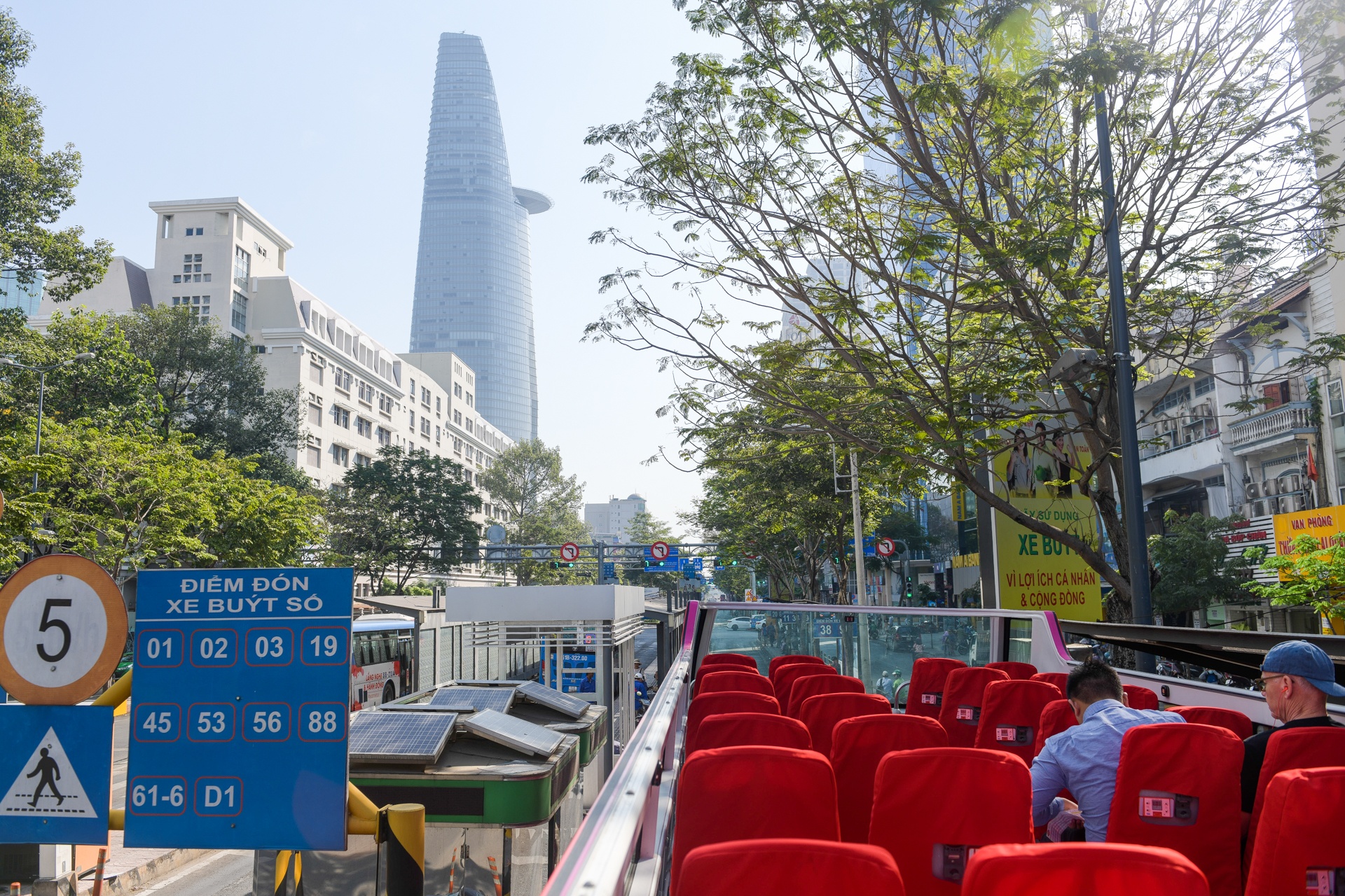 xe buýt 2 tầng mui trần ở TP HCM ảnh 3 xe buyt 2 tang mui tran o TP HCM anh 3