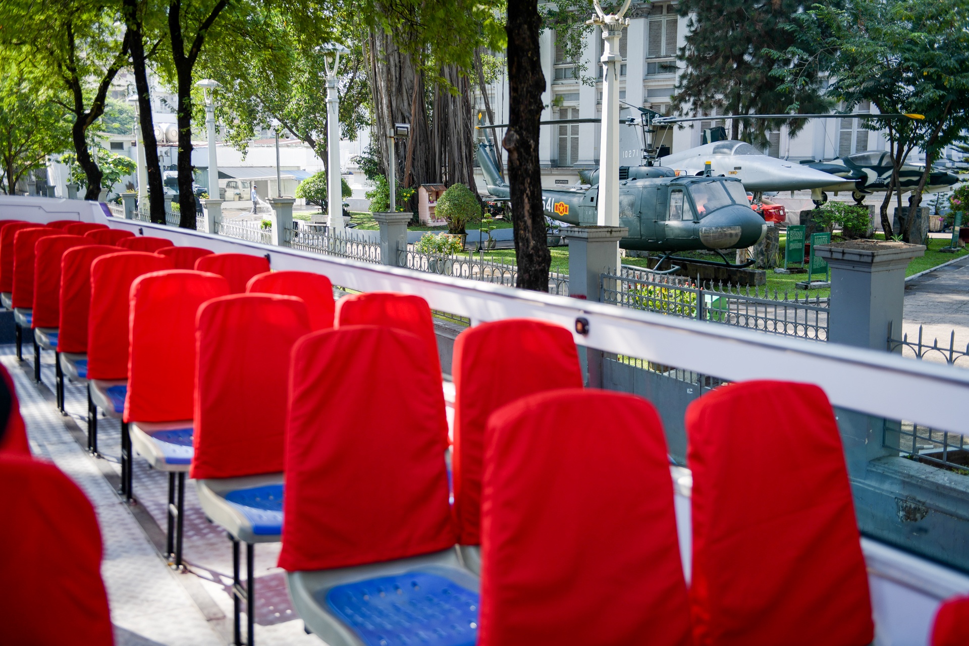 xe buýt 2 tầng mui trần ở TP HCM ảnh 9 xe buyt 2 tang mui tran o TP HCM anh 9