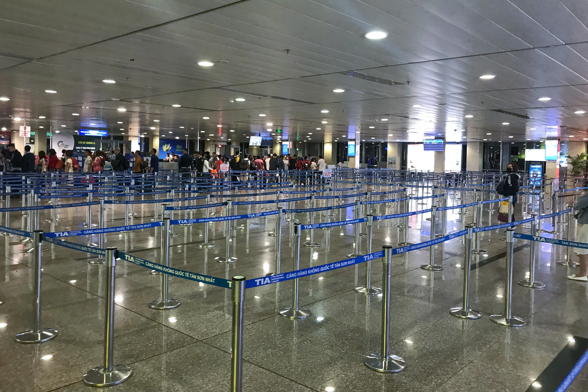 tan son nhat dong duc ngay tet anh 5