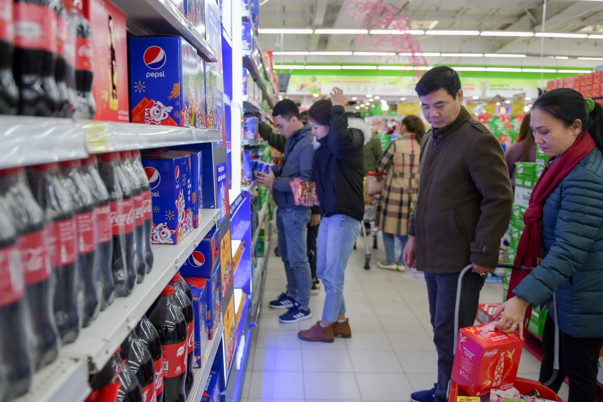 mua sam ngay tet nguyen dan anh 13