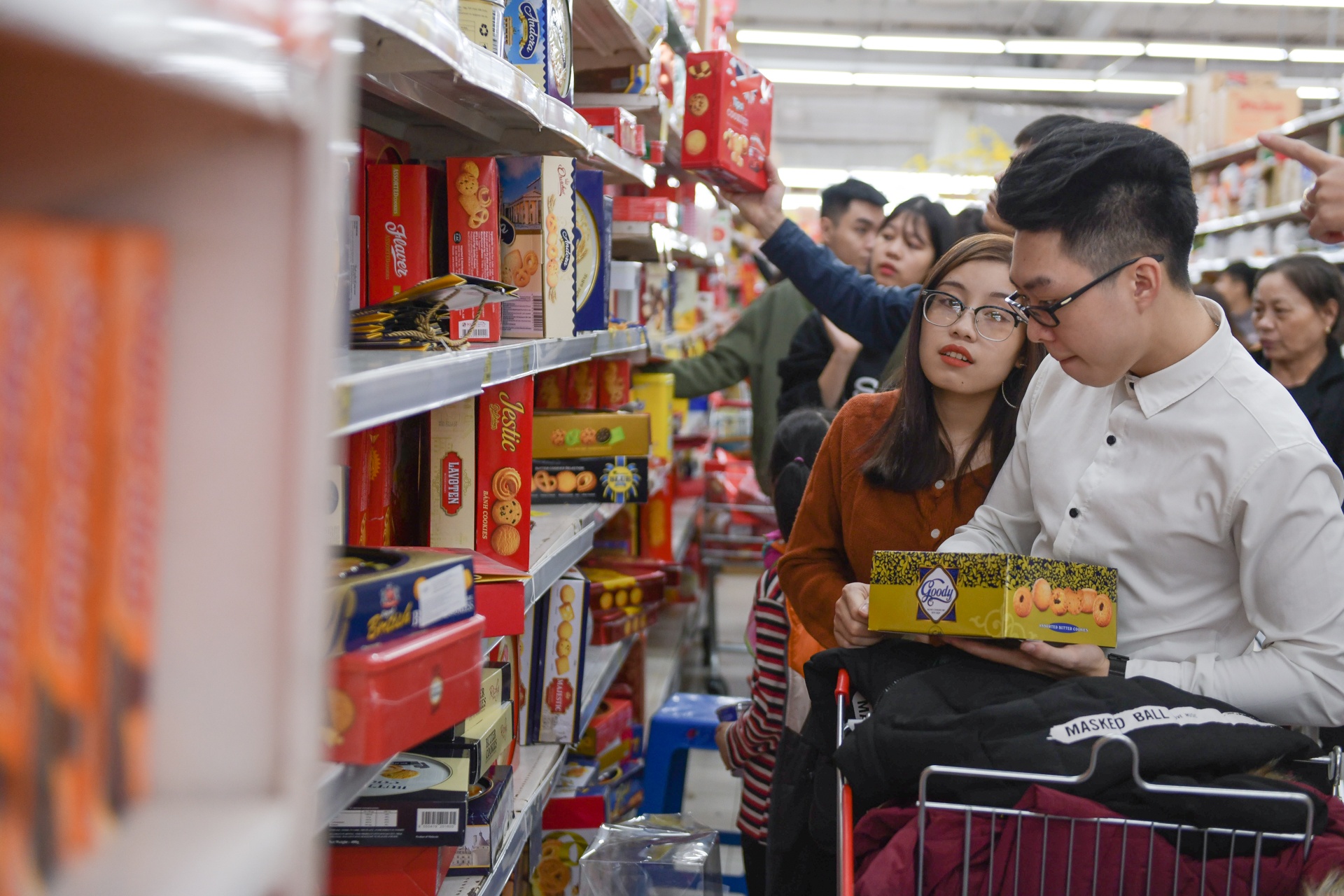 mua sam ngay tet nguyen dan anh 5