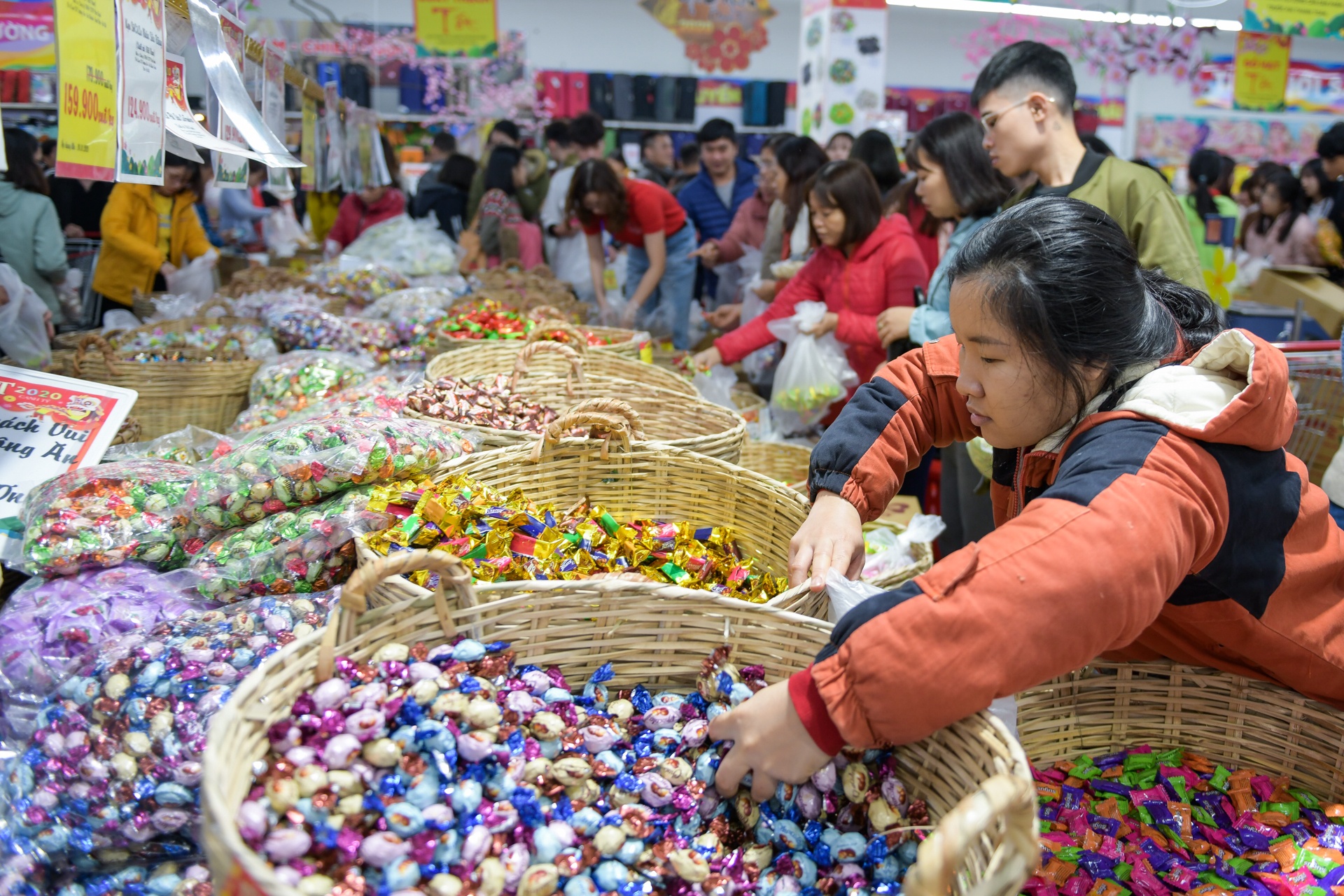 mua sam ngay tet nguyen dan anh 8