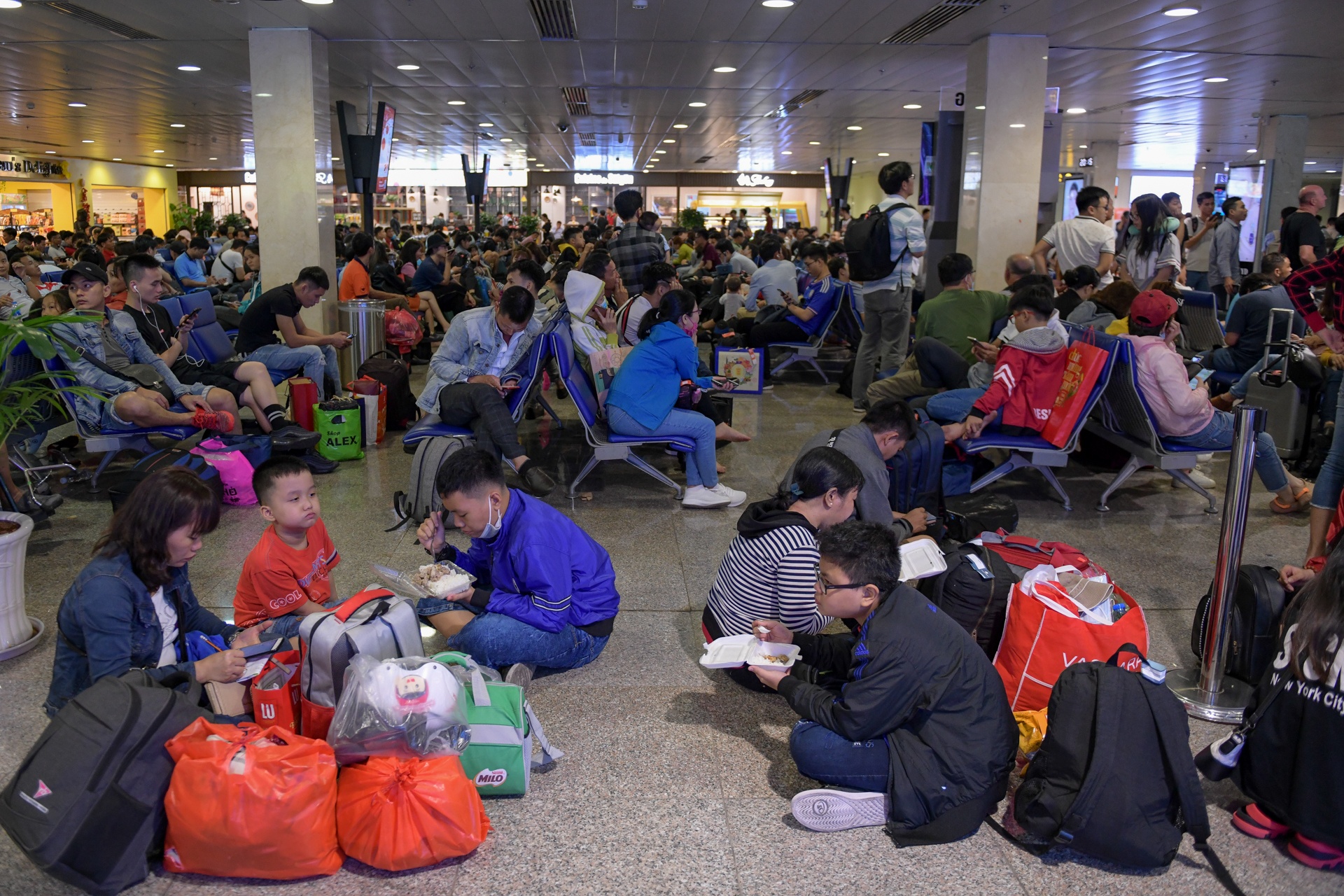 tan son nhat dong duc ngay tet anh 6