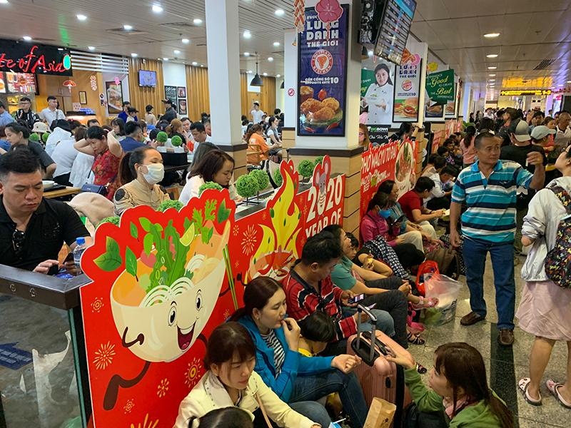 san bay tan son nhat dong duc ngay tet anh 2