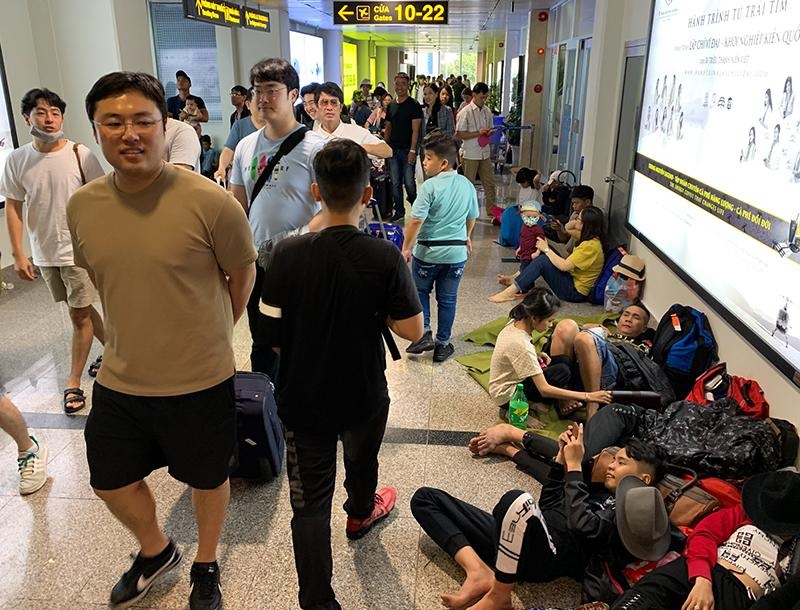 san bay tan son nhat dong duc ngay tet anh 4