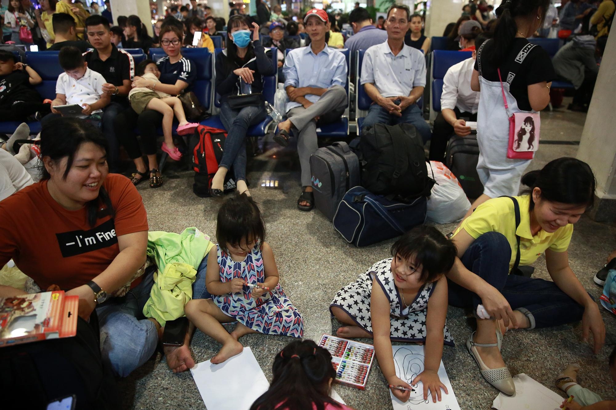 san bay tan son nhat dong duc ngay tet anh 7