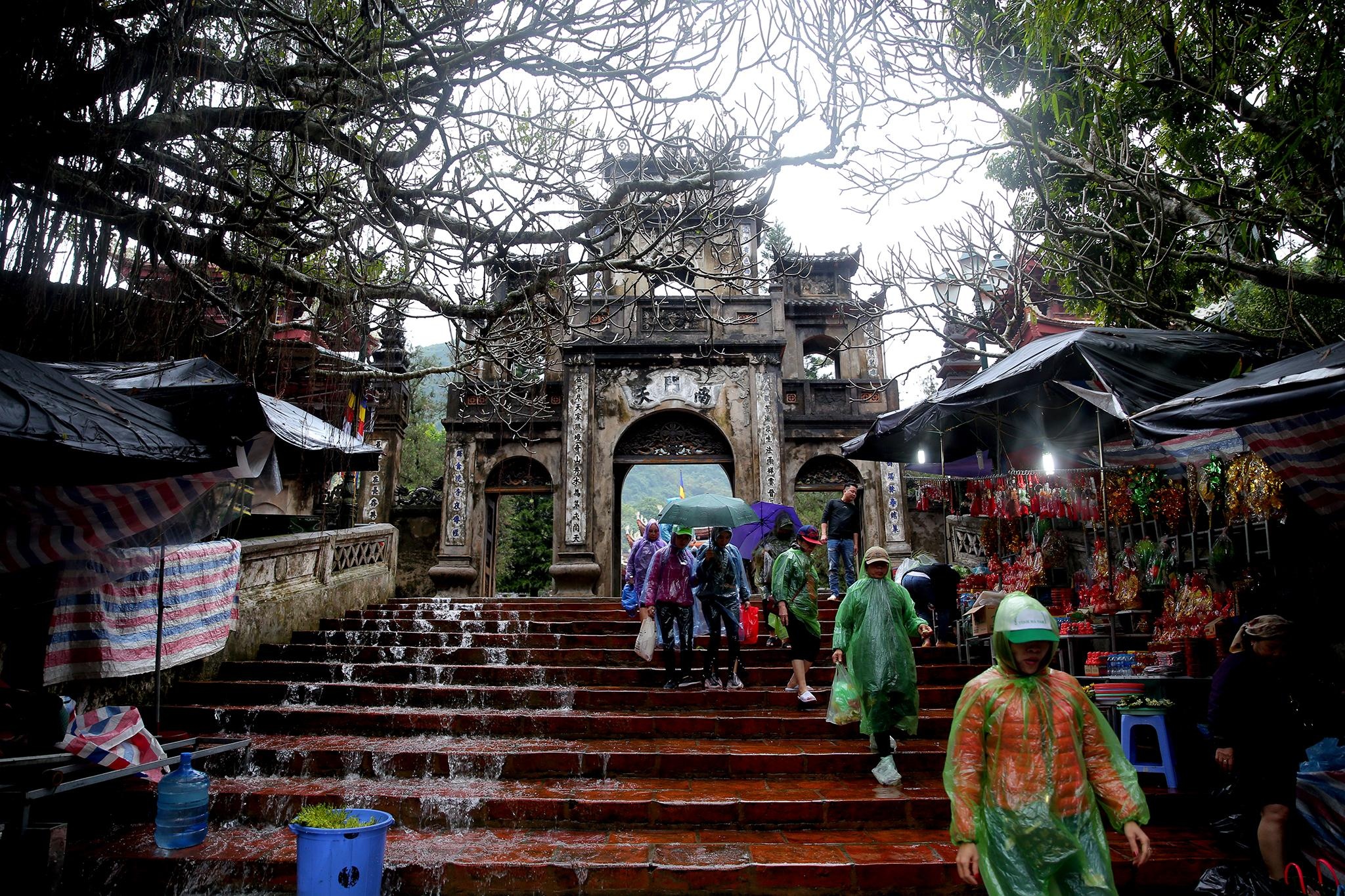 di chua Huong ngay dau nam moi anh 1