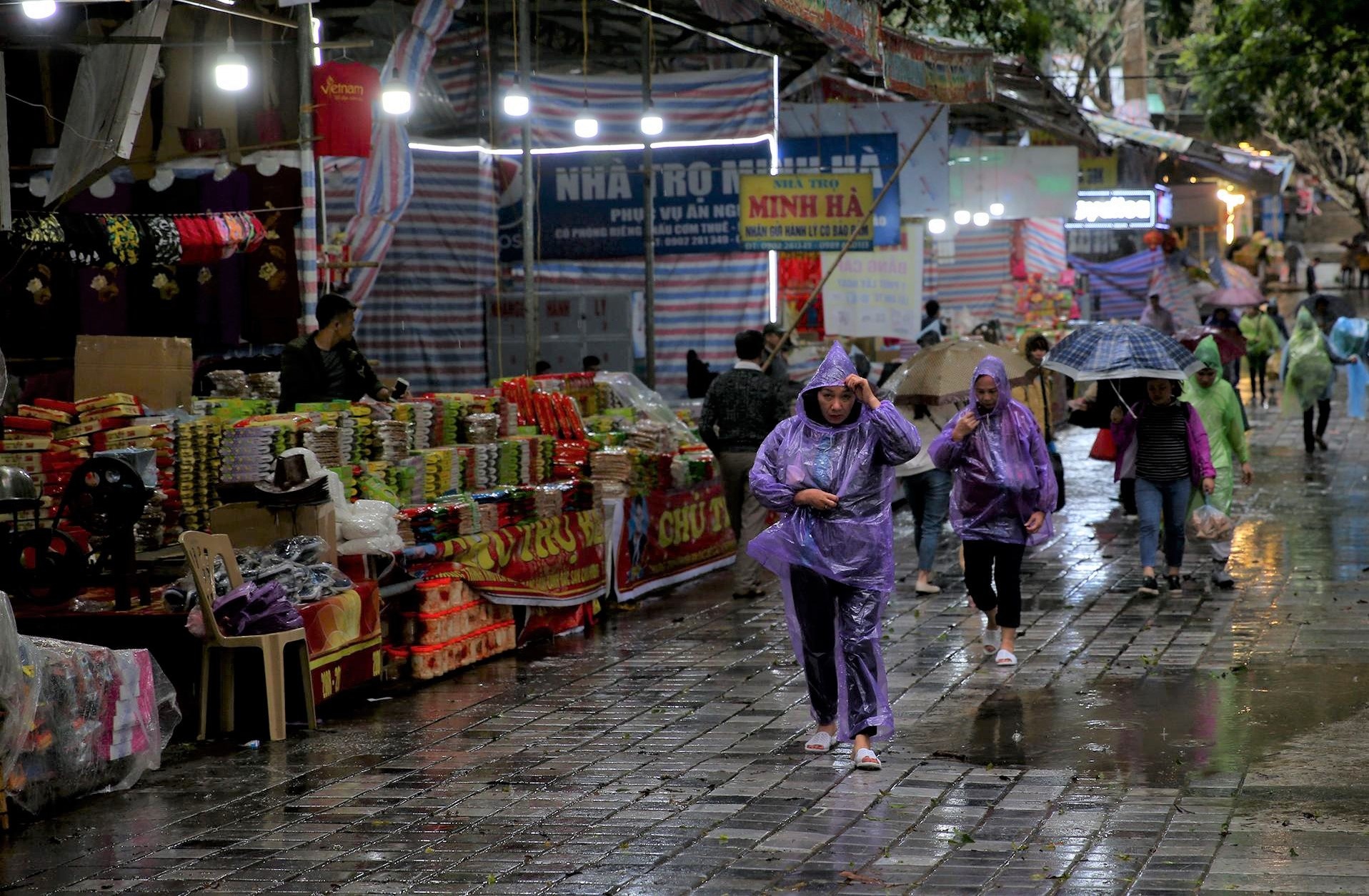 di chua Huong ngay dau nam moi anh 3