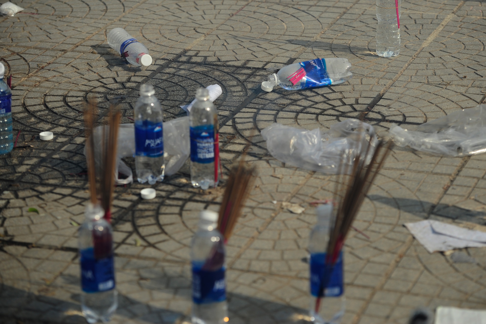 rac thai ngay dau nam anh 10