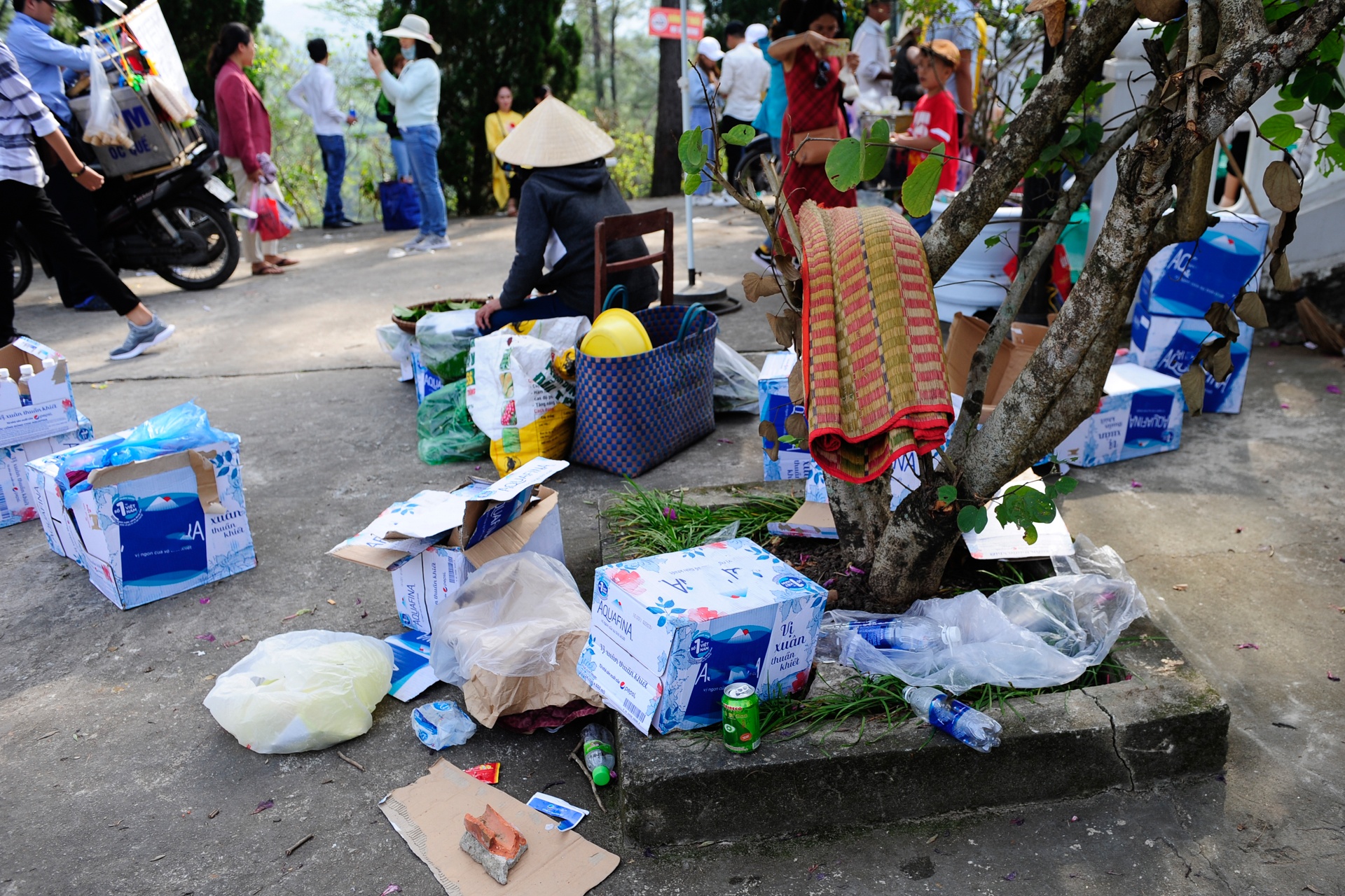 rac thai ngay dau nam anh 9