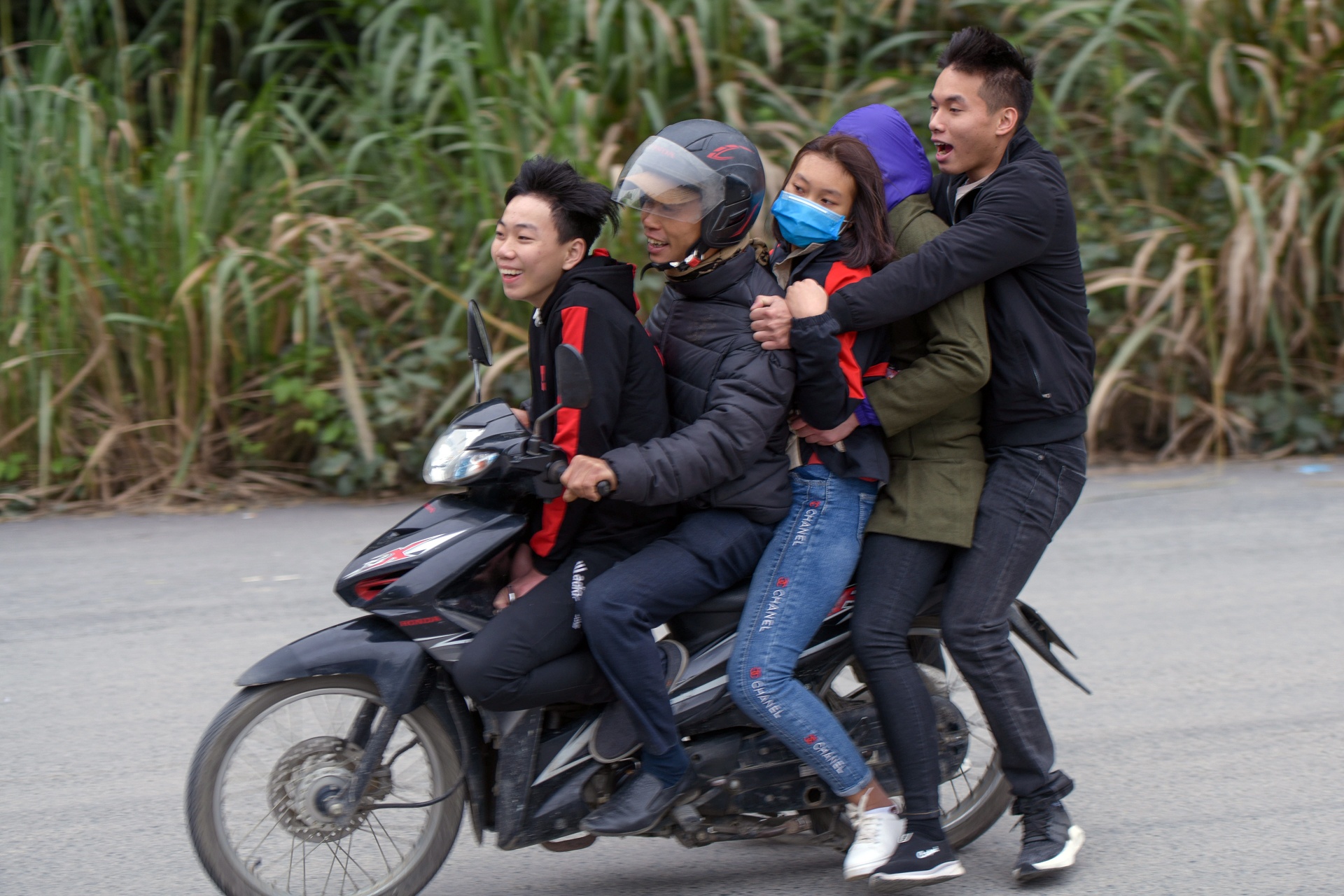 hinh anh phan cam o chua Tam Chuc anh 2