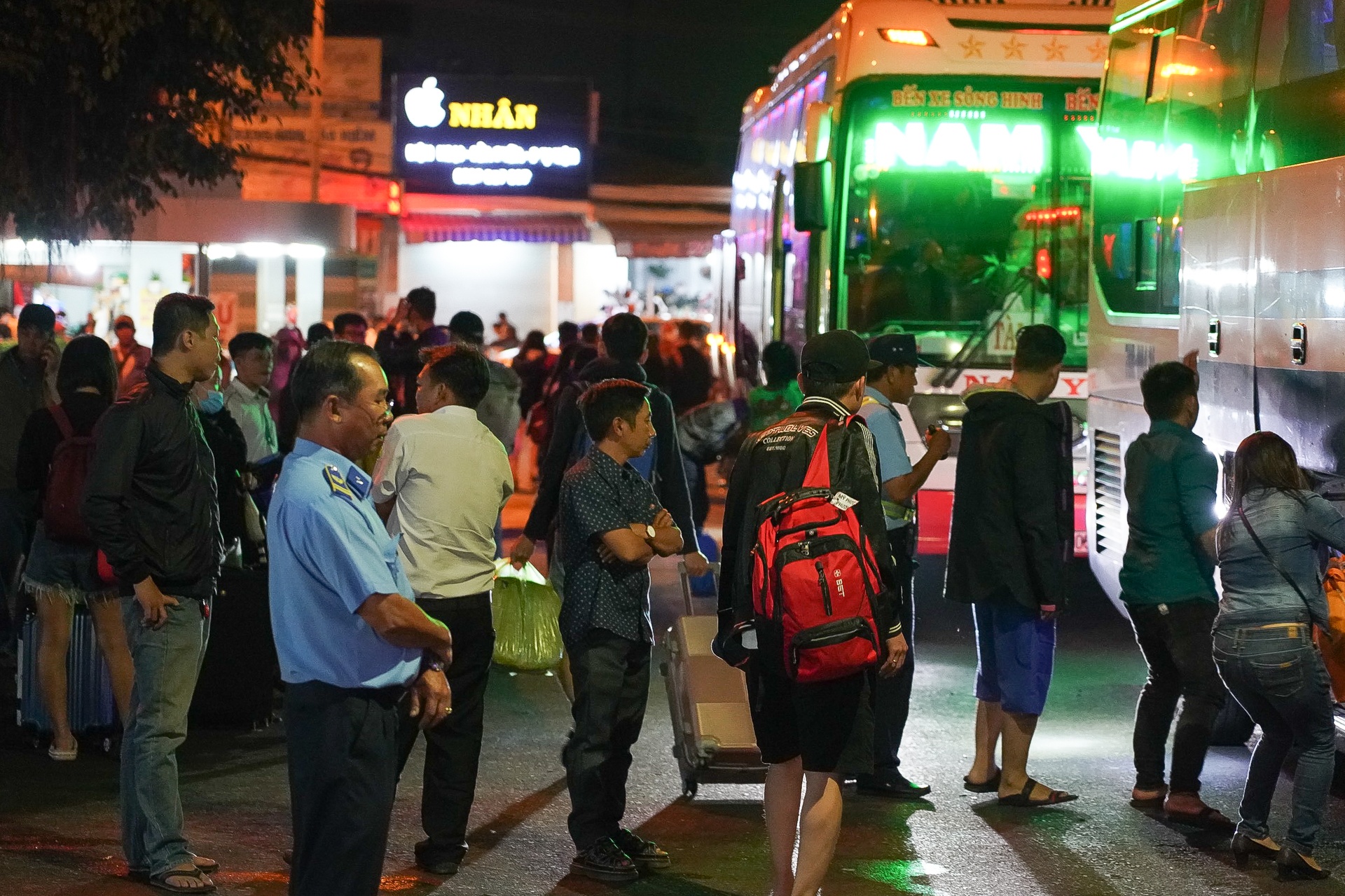 nguoi dan tro lai thanh pho sau tet anh 11