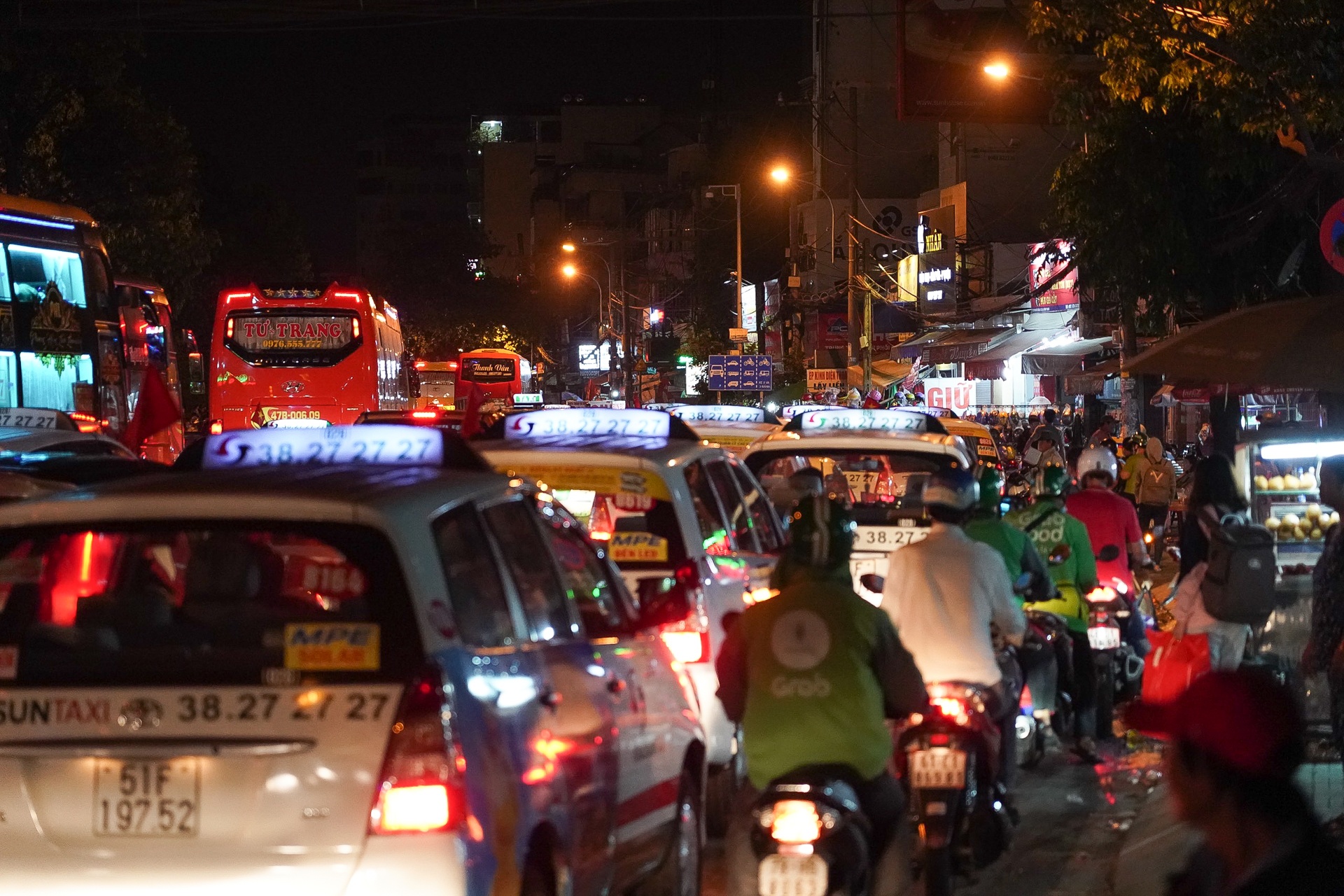 nguoi dan tro lai thanh pho sau tet anh 12