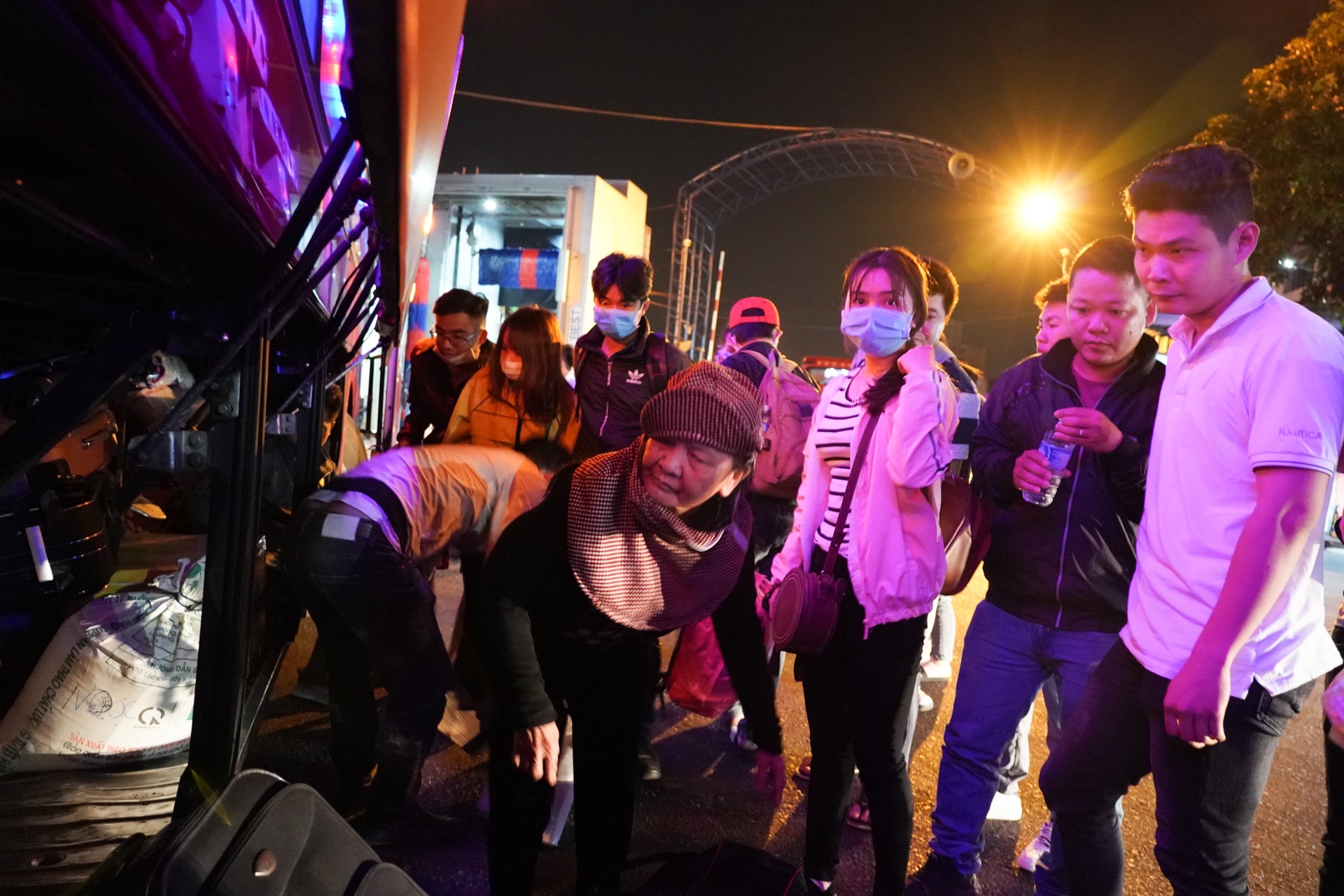 nguoi dan tro lai thanh pho sau tet anh 3