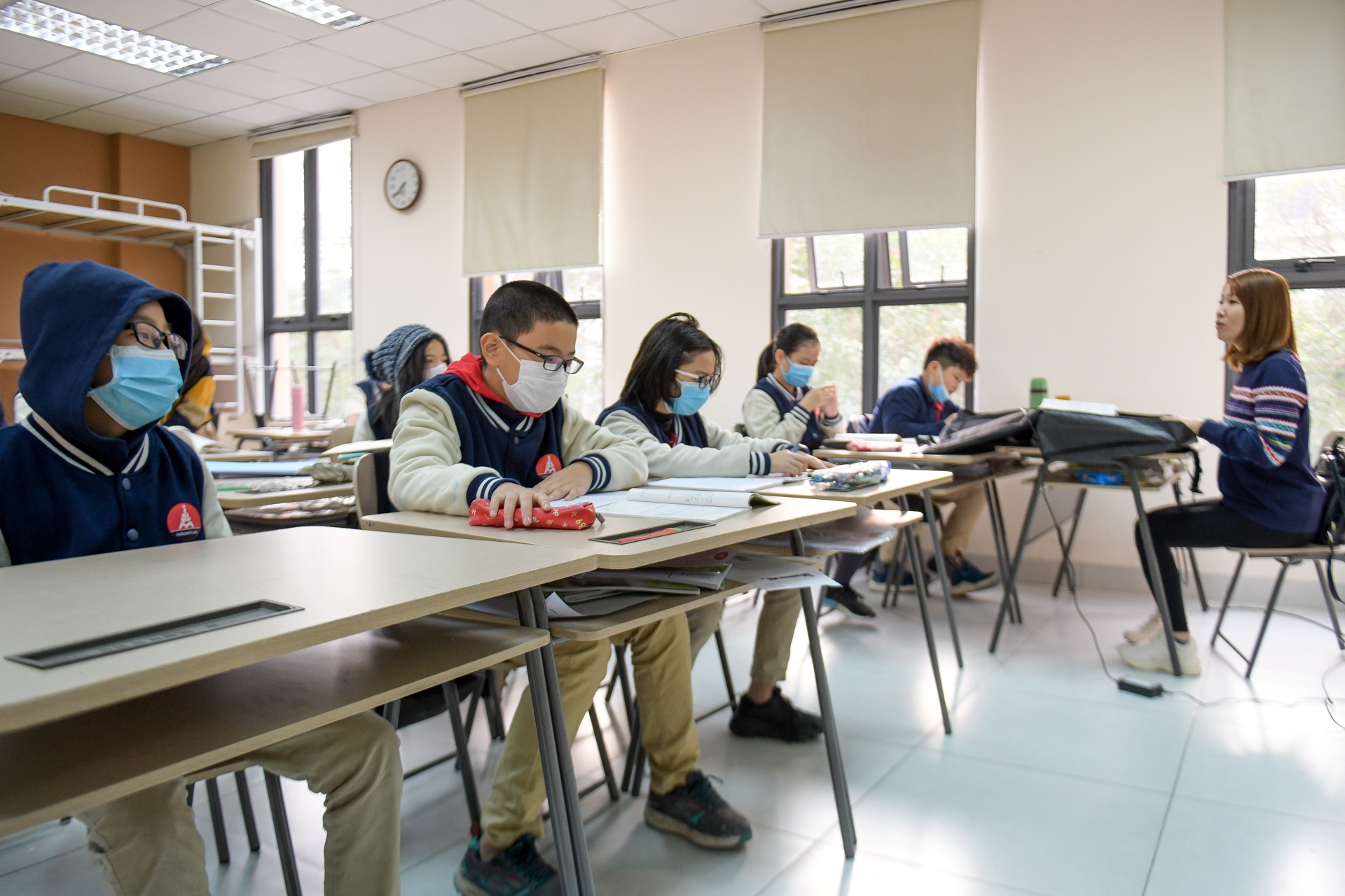 học sinh đeo khẩu trang đến trường ảnh 10 hoc sinh deo khau trang den truong anh 10