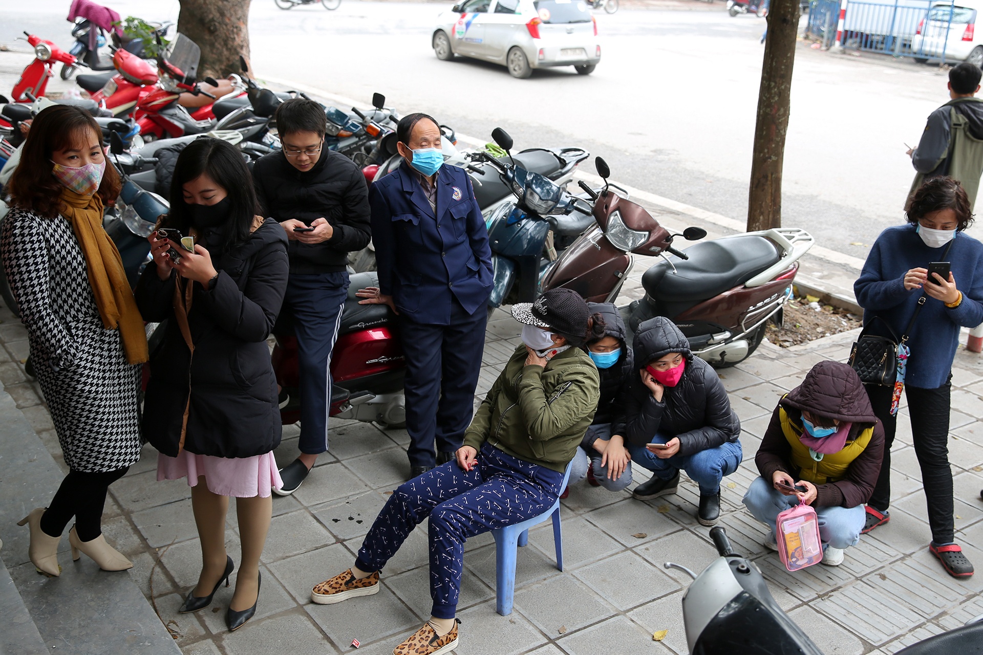 xep hang mua khau trang anh 2