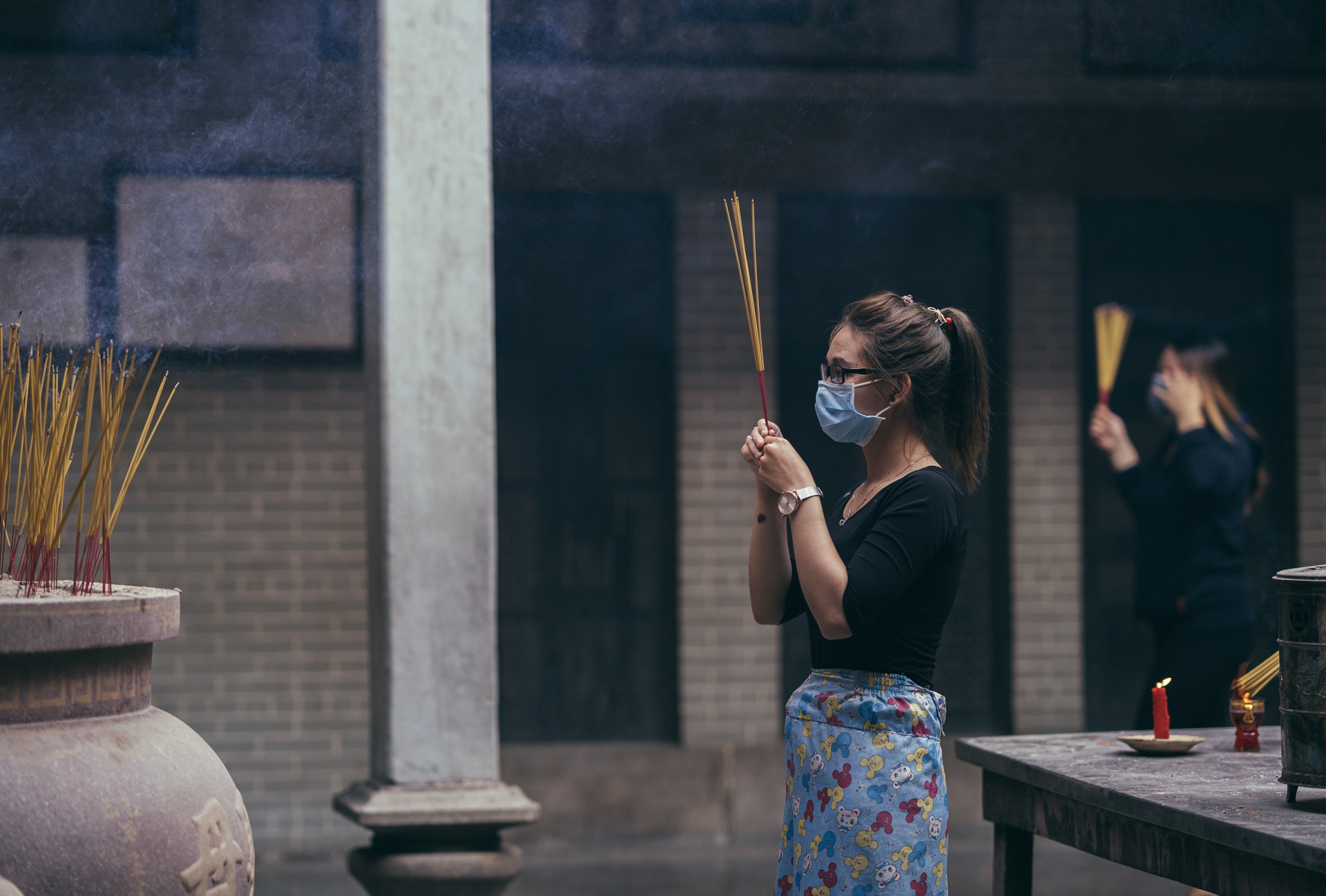 deo khau trang mua corona anh 4