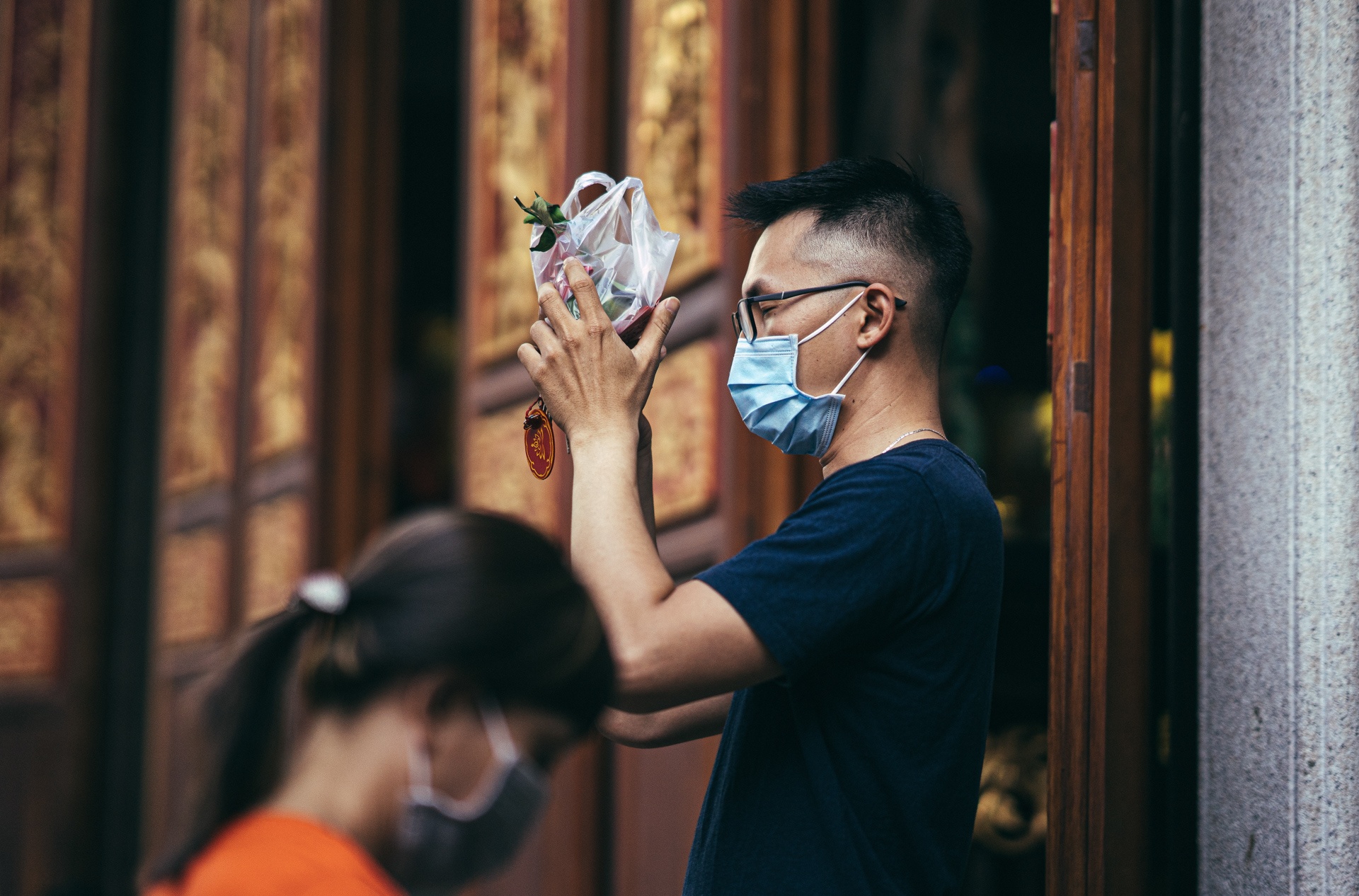 deo khau trang mua corona anh 10