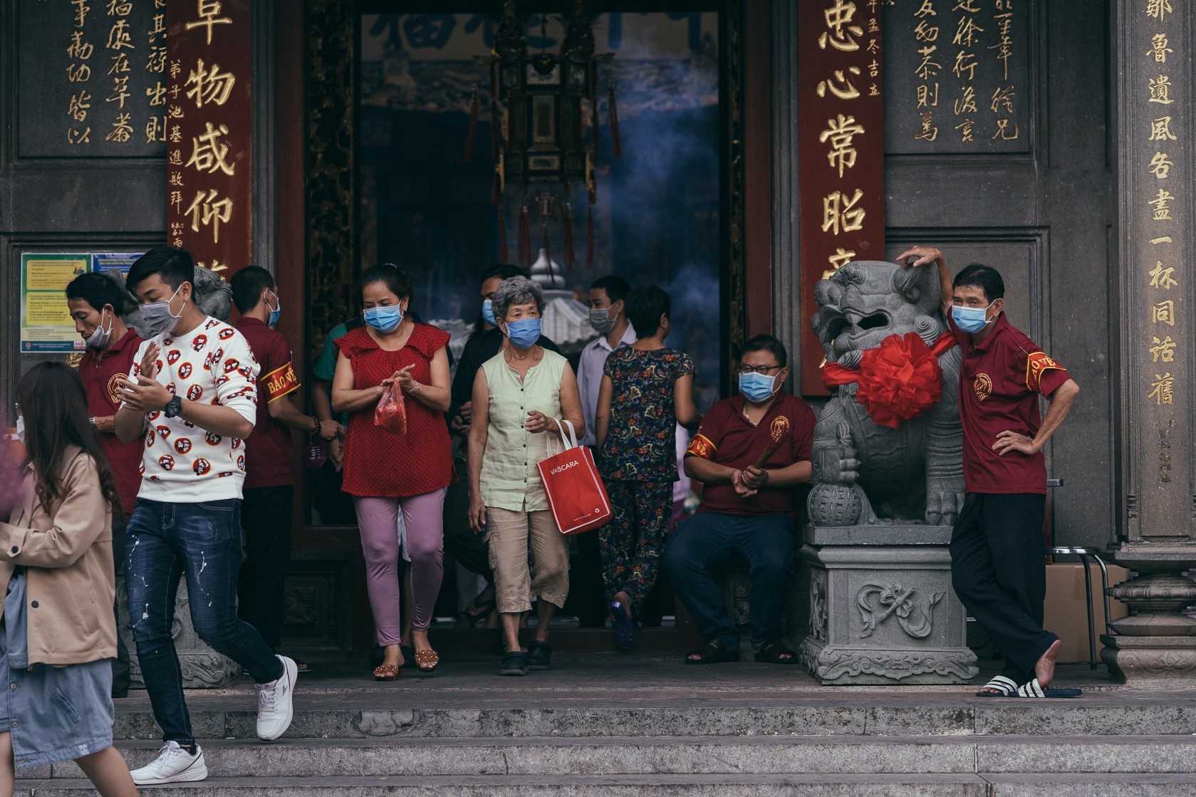 deo khau trang mua corona anh 7