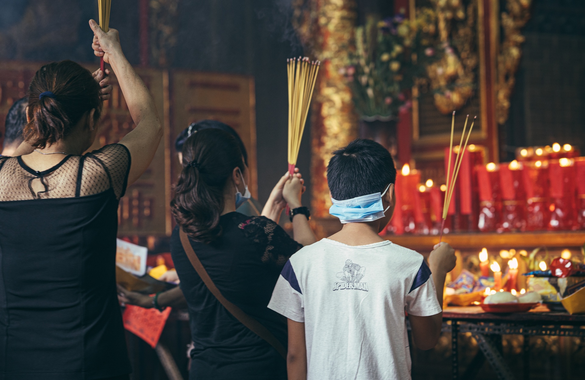 deo khau trang mua corona anh 3