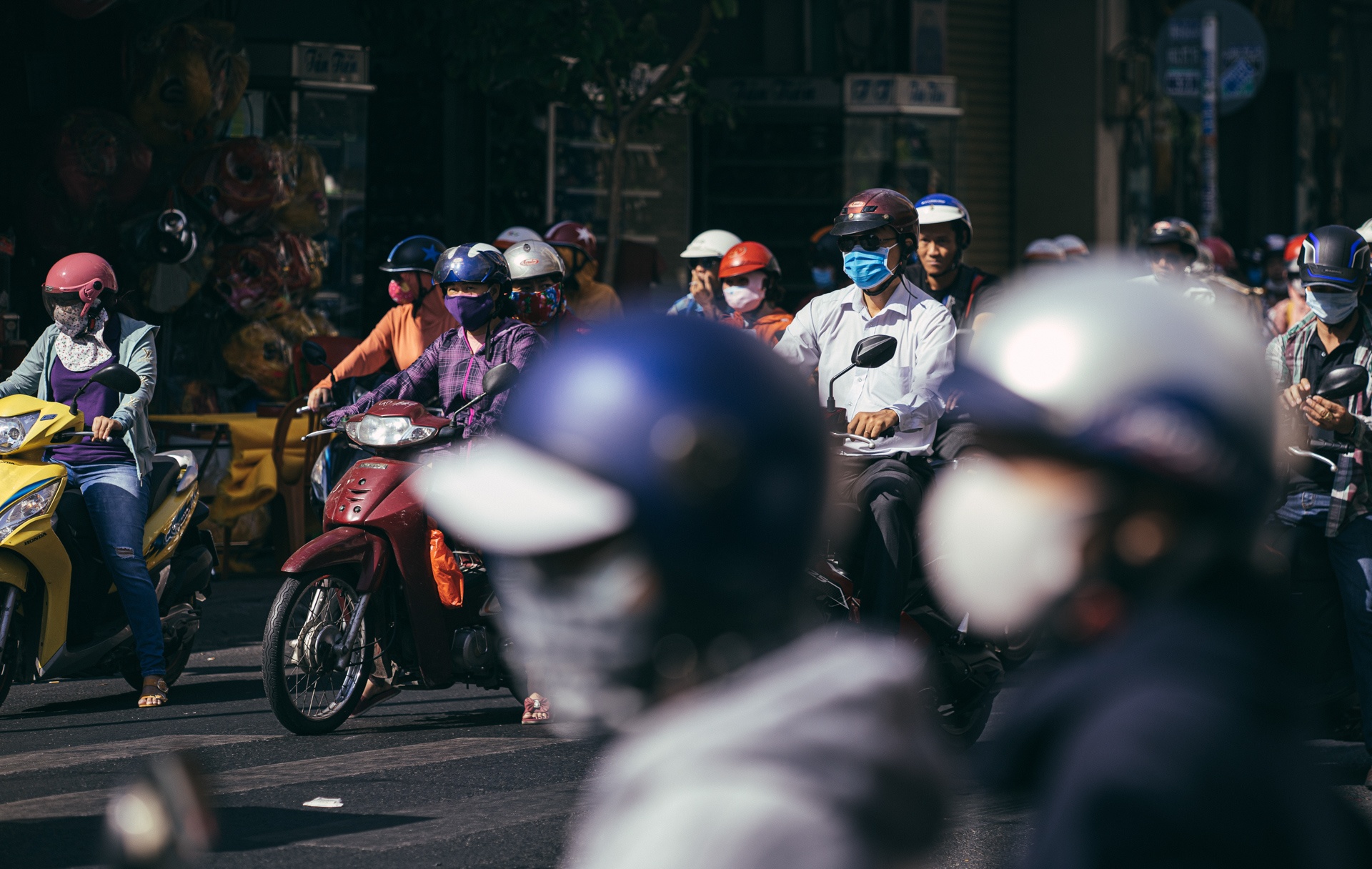 deo khau trang mua corona anh 23