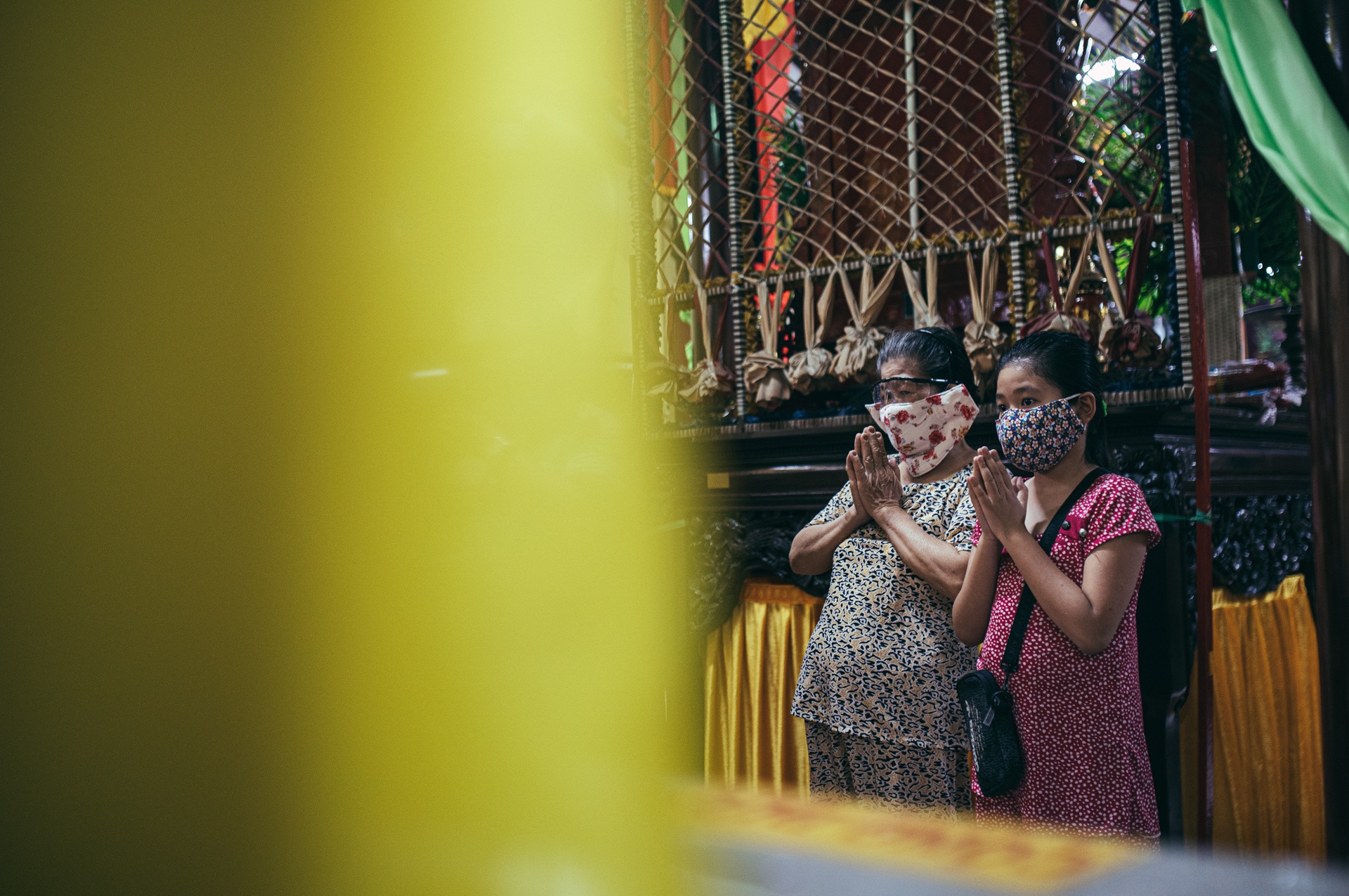 deo khau trang mua corona anh 12