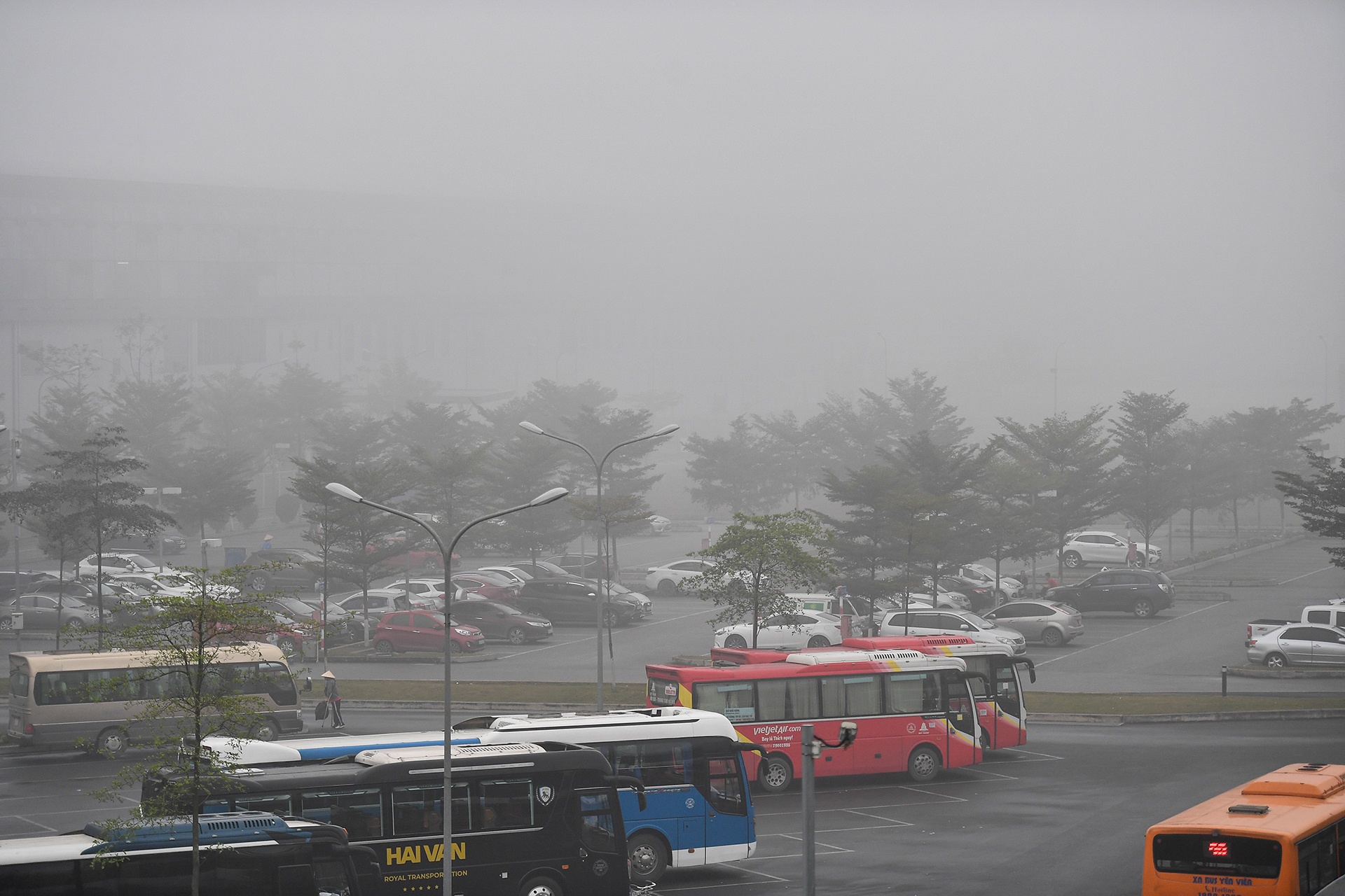 san bay Noi Bai chim trong suong mu anh 5