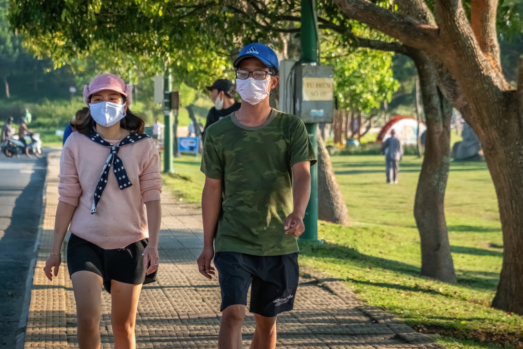 nguoi Da Lat ra duong ngay cach ly toan xa hoi anh 3