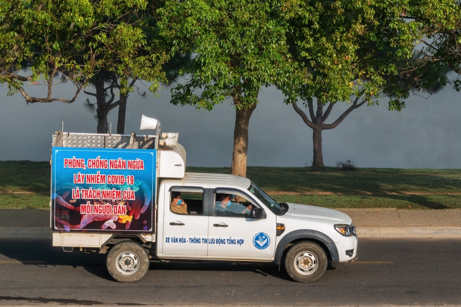 Da Lat van dong nguoi dan khong tap the duc o noi cong cong hinh anh