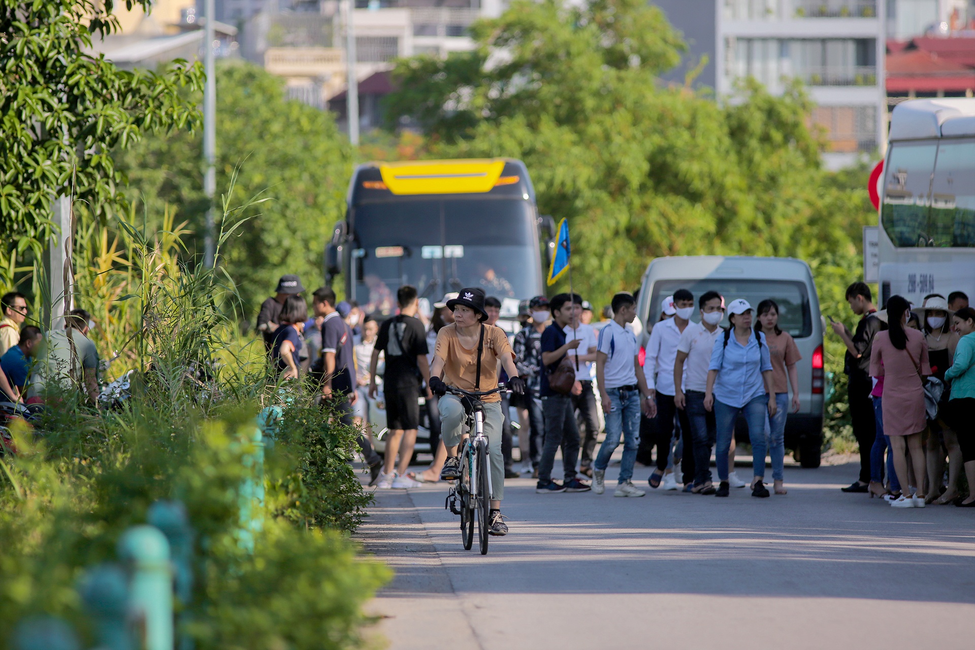 chup anh voi hoa sen anh 11