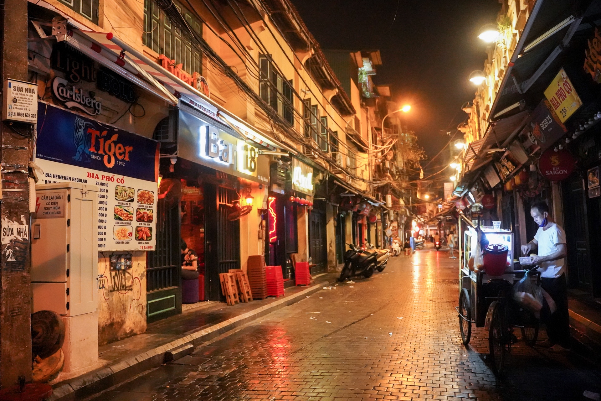 dong cua noi dong nguoi do dich covid-19 anh 15