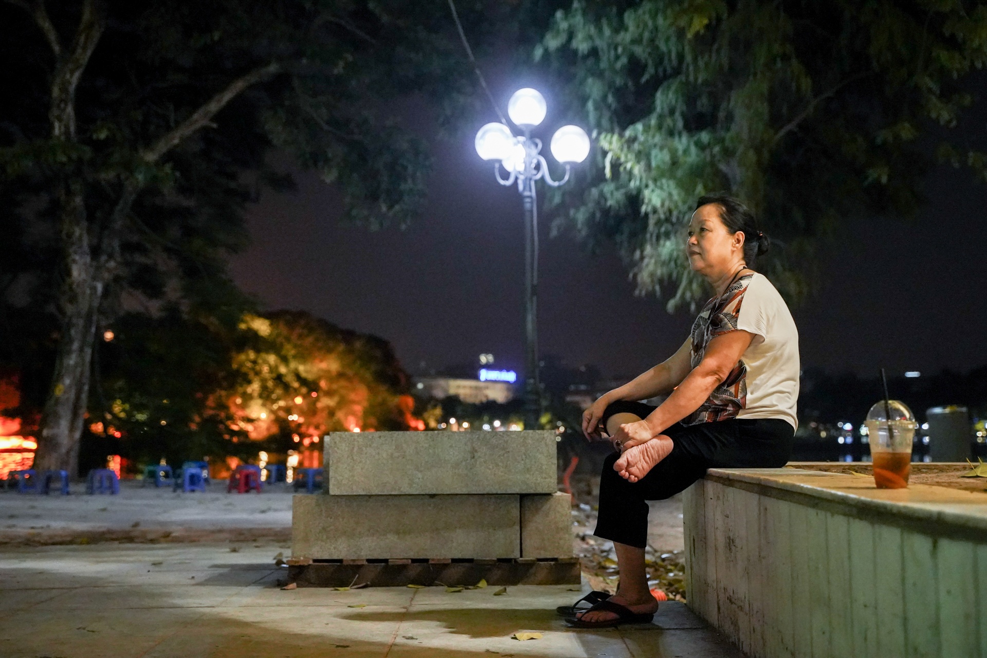 dong cua noi dong nguoi do dich covid-19 anh 8