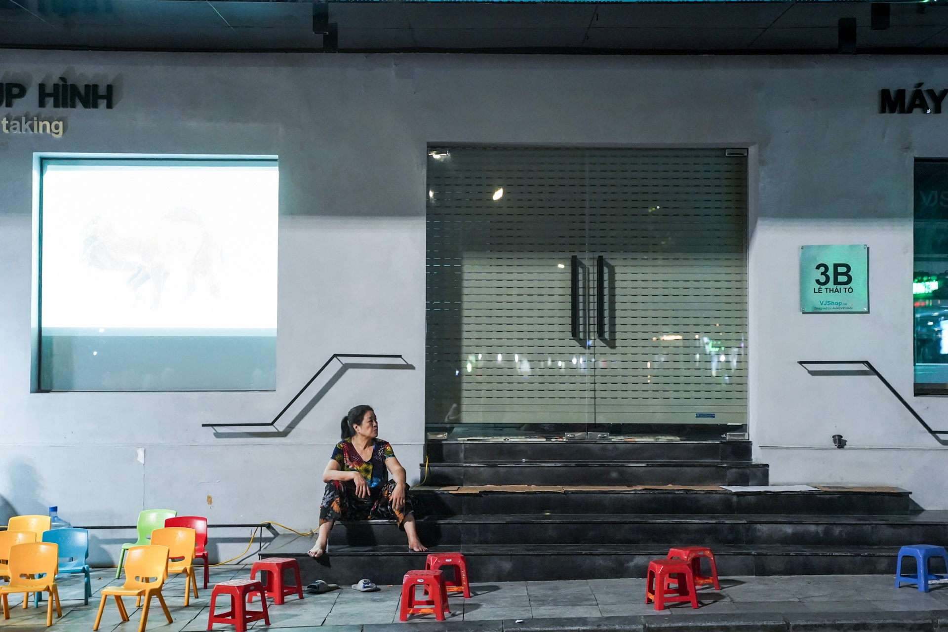 dong cua noi dong nguoi do dich covid-19 anh 9