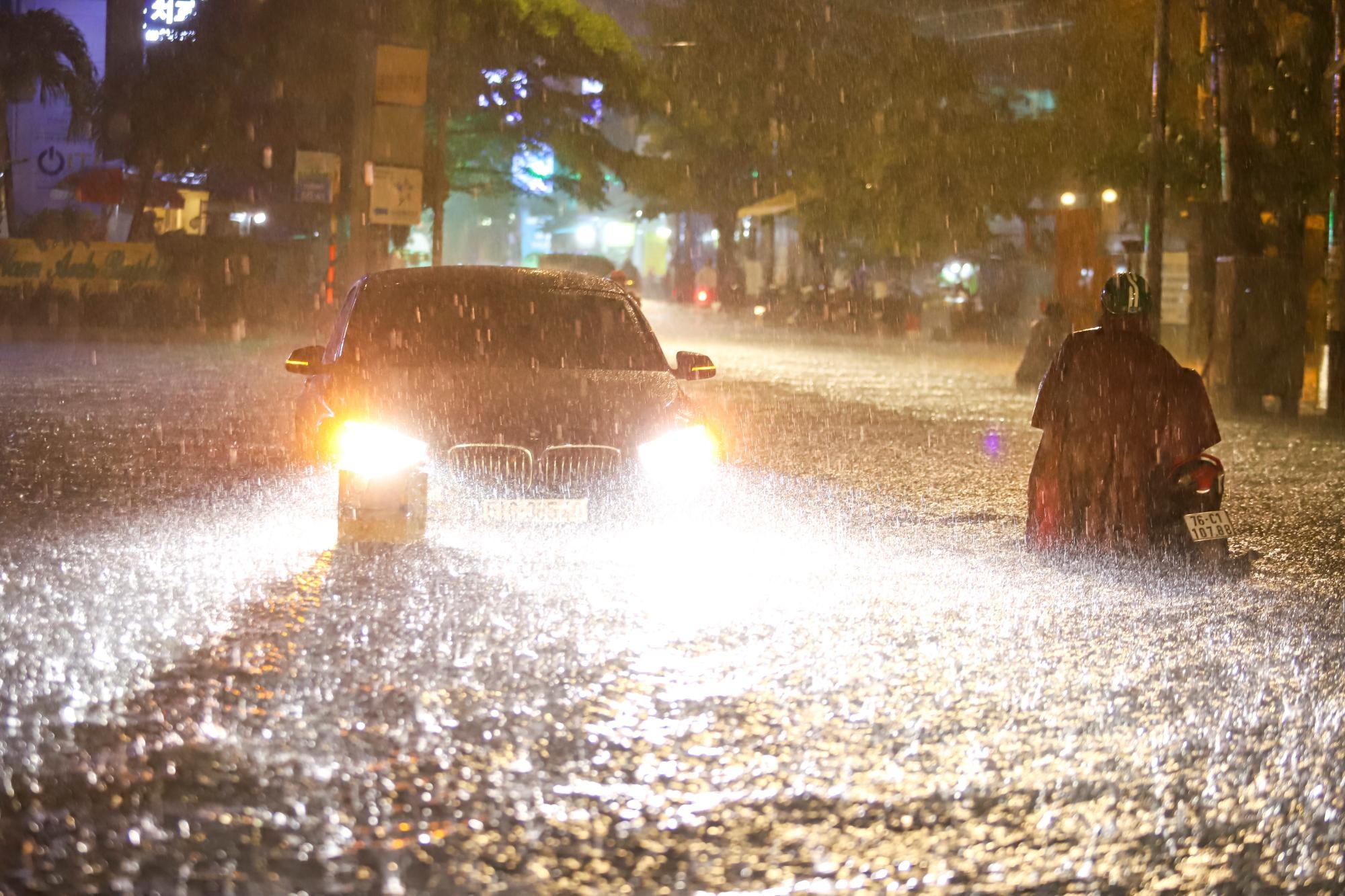 TP.HCM co mua lon anh 1