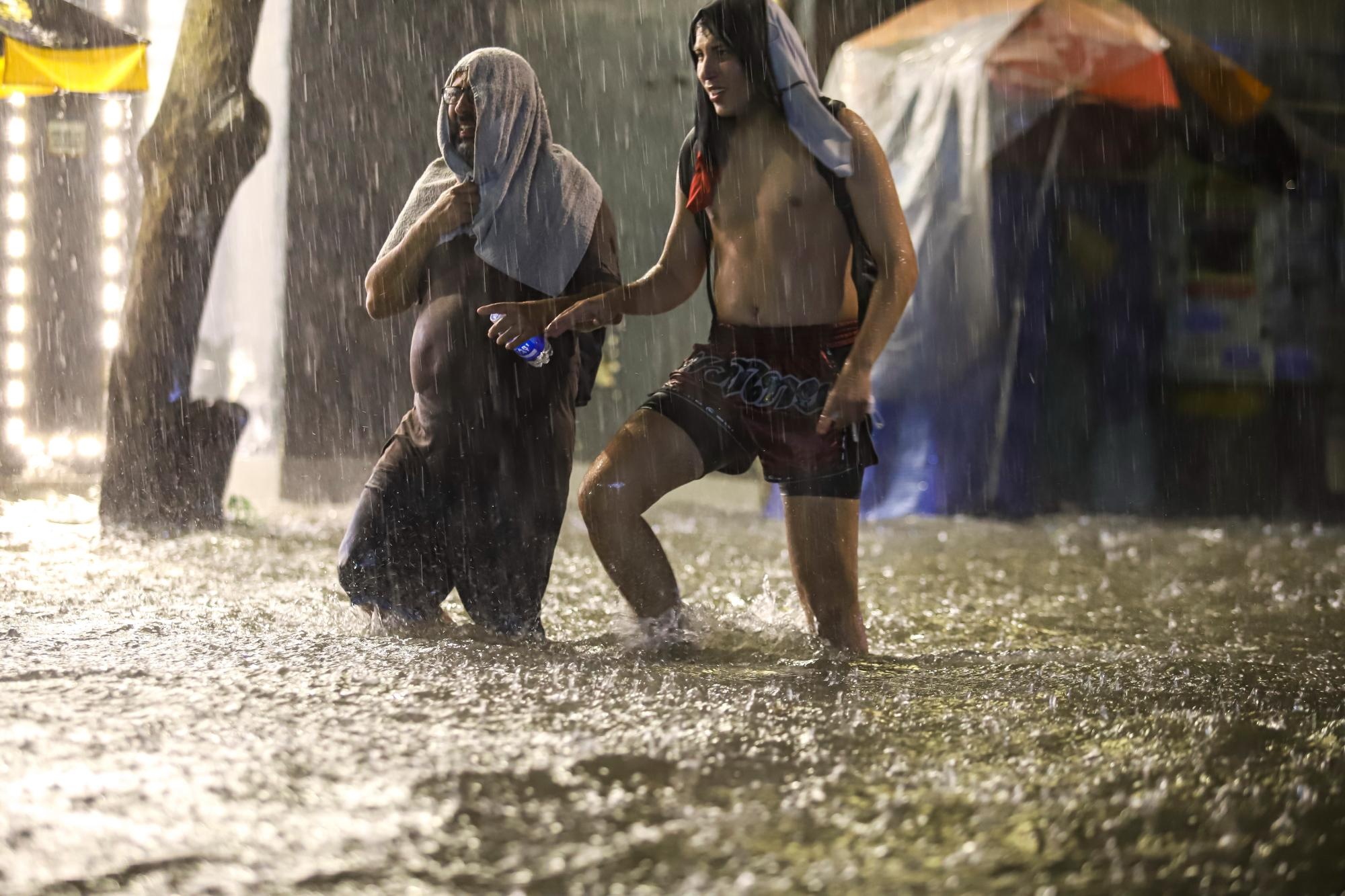 TP.HCM co mua lon anh 7