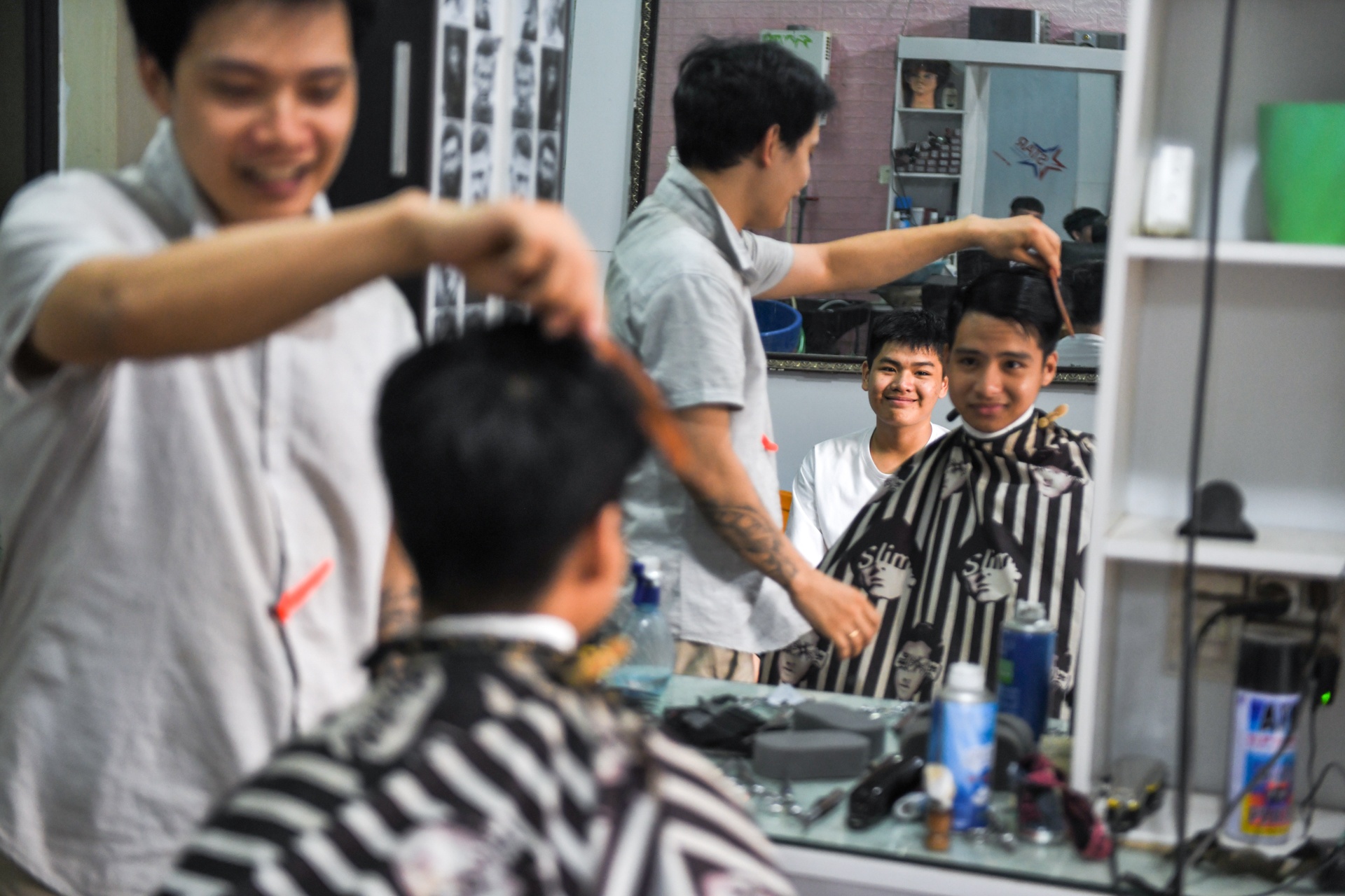 đôi bạn cõng nhau đi học 10 năm ảnh 5 doi ban cong nhau di hoc 10 nam anh 5