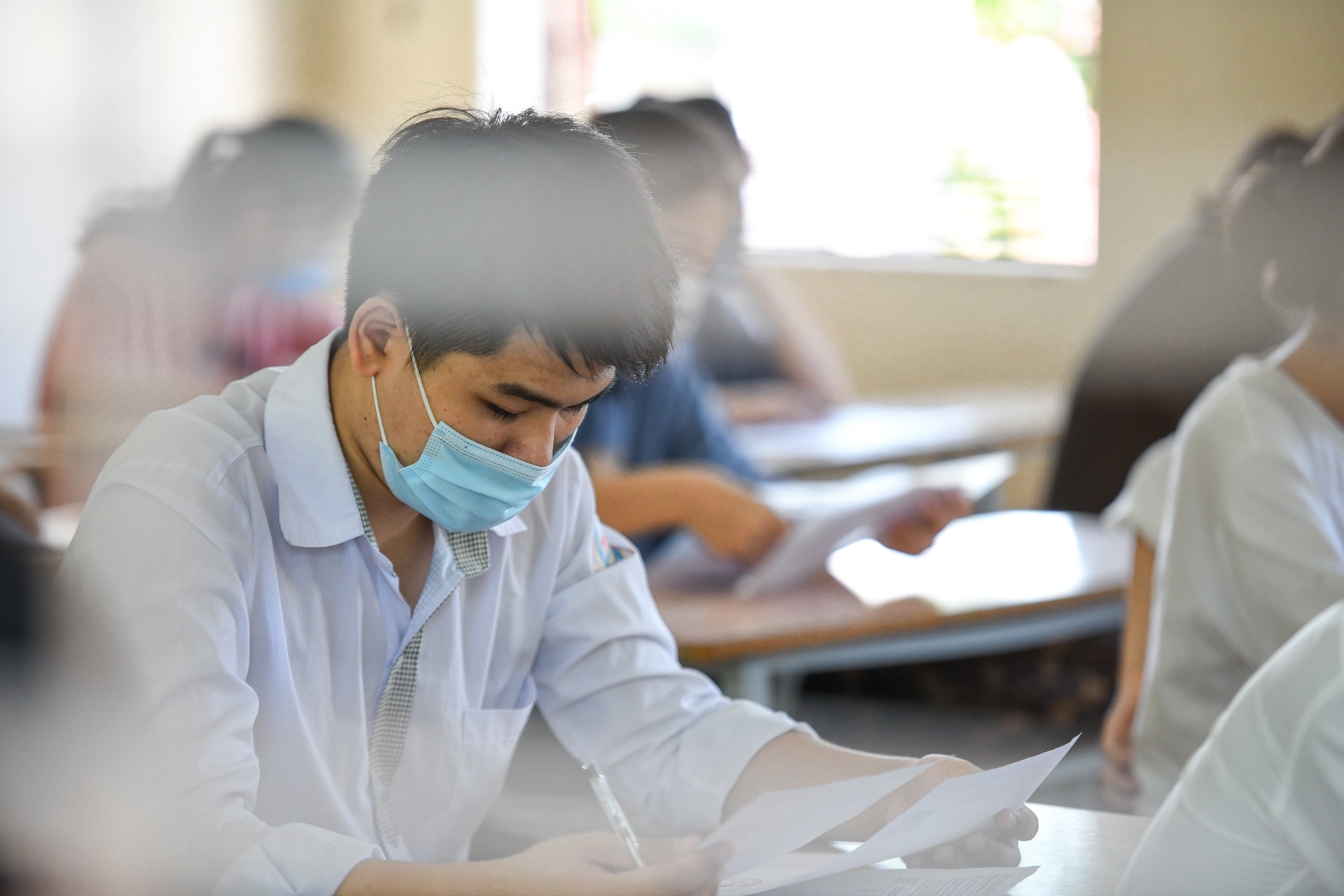 đôi bạn cõng nhau đi học 10 năm ảnh 21 doi ban cong nhau di hoc 10 nam anh 21